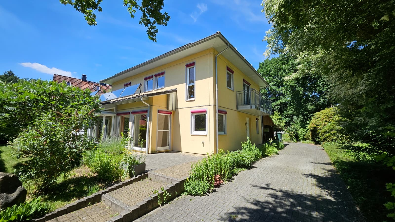 Energieeffiziente Stadtvilla in idyllischer Lage mit eigenem Naturparadies