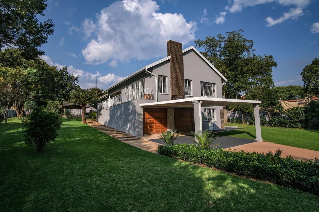 LOVELY FAMILY HOME TO RENT IN WATERKLOOF RIDGE