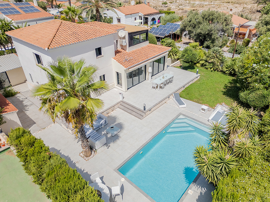 Exclusive detached villa with heated pool