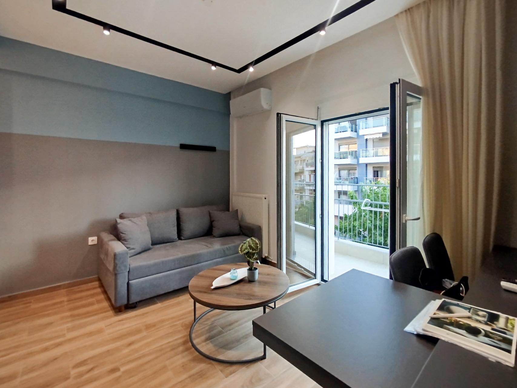 Fully renovated and bright 45 sq m apartment close to metro station