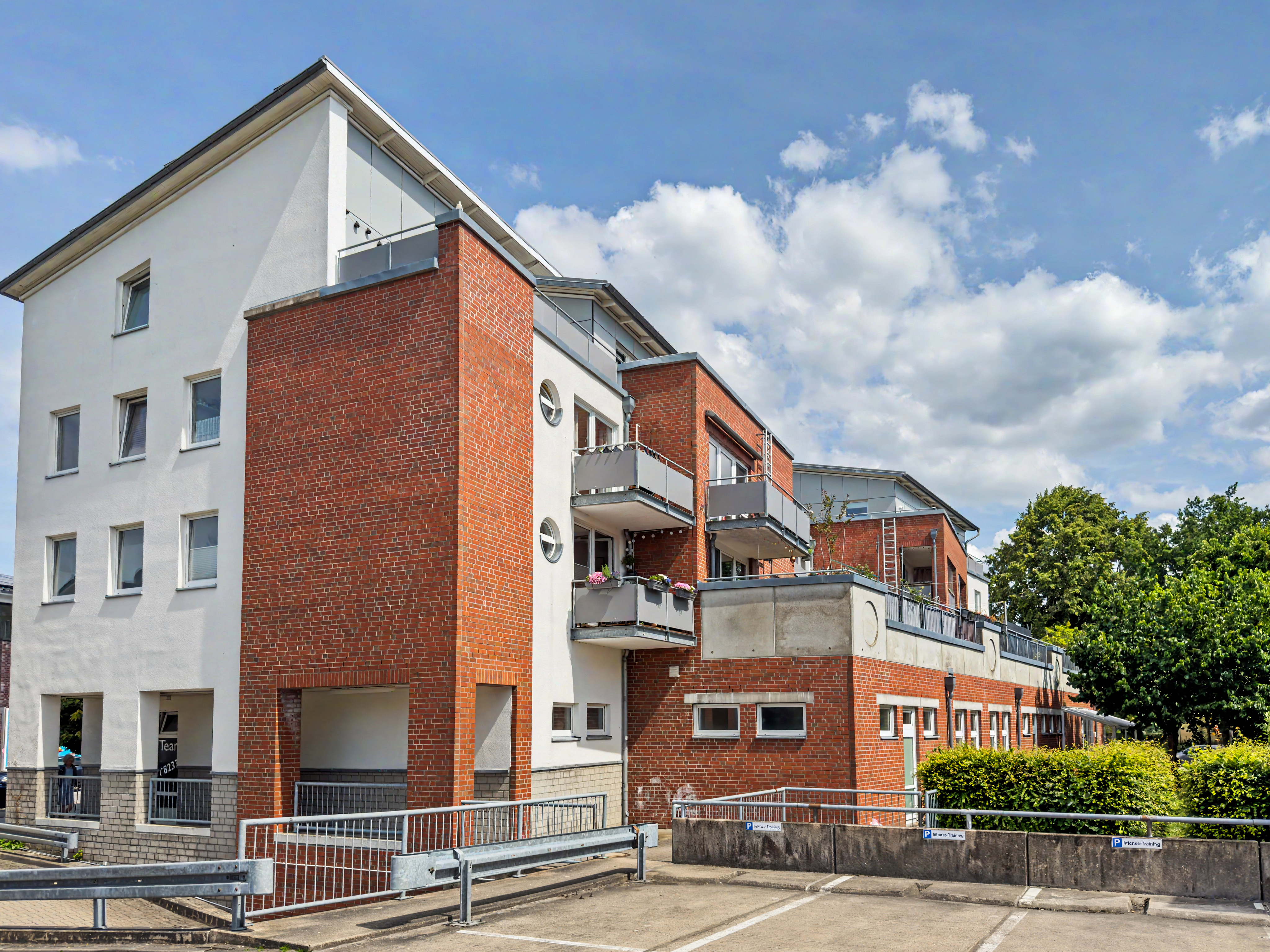 Attraktive Kapitalanlage oder Eigenheim – Geräumige 1-Zimmerwohnung mit Südbalkon, eigener Stellplatz inklusive!