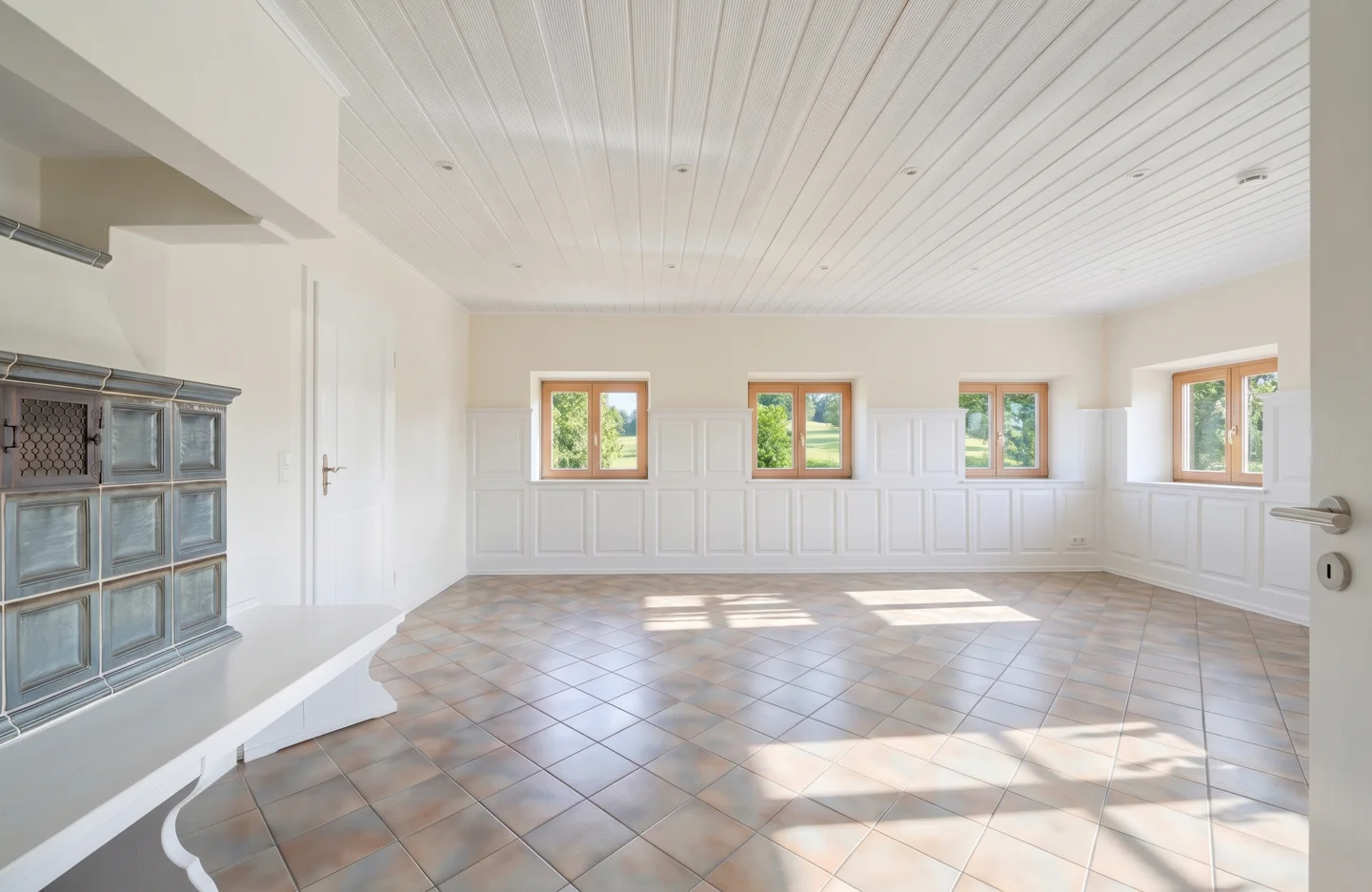 Außergewöhnliches Mehrgenerationen-Anwesen mit zusätzlich ca. 298 m² Gewerbefläche - Photo 1