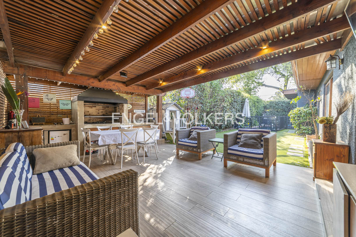 Una Casa con Encanto, Amplitud y Gran Ubicación en La Reina