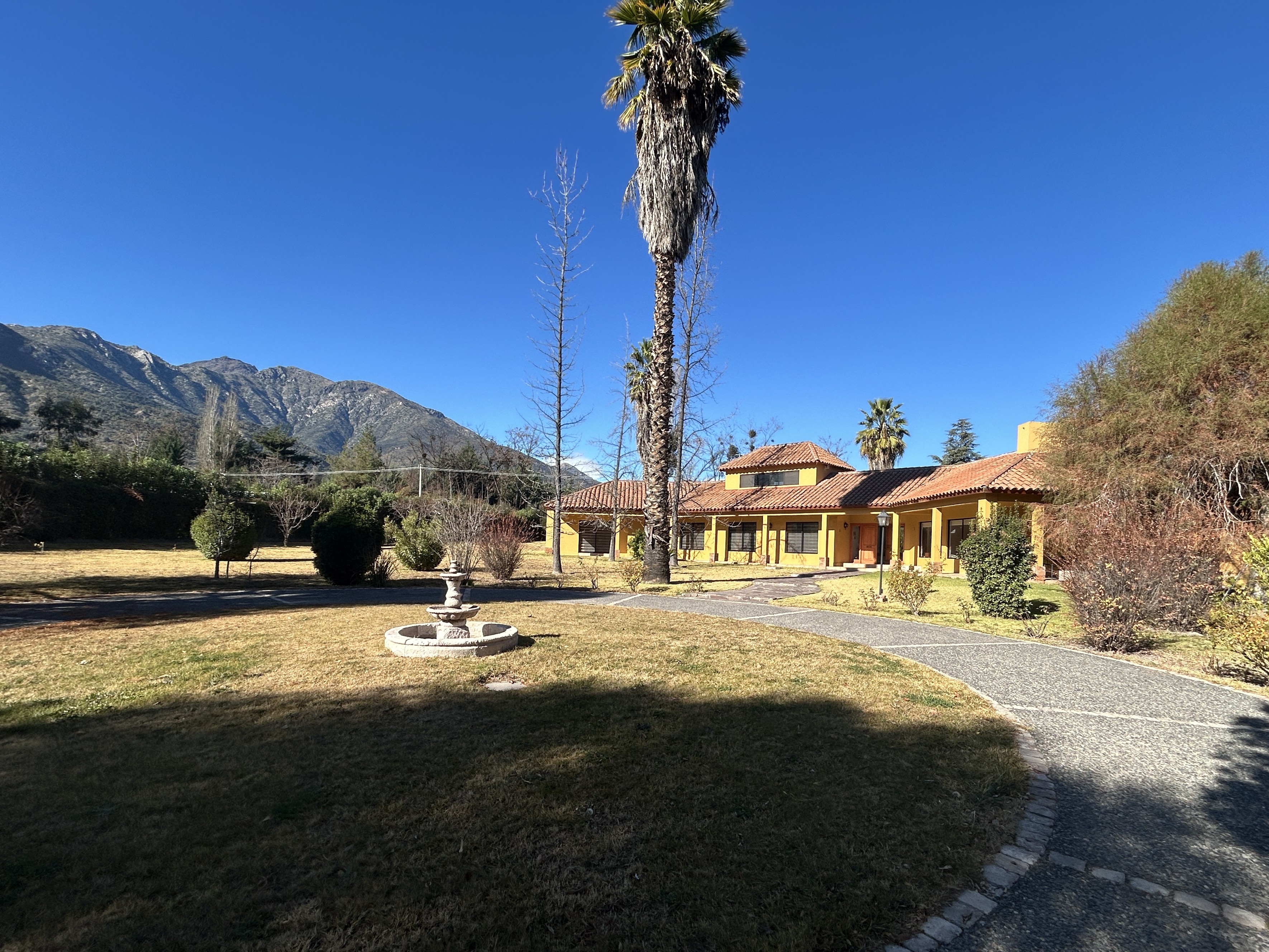 Casa colonial en parcelación de sector Las Majadas de Pirque
