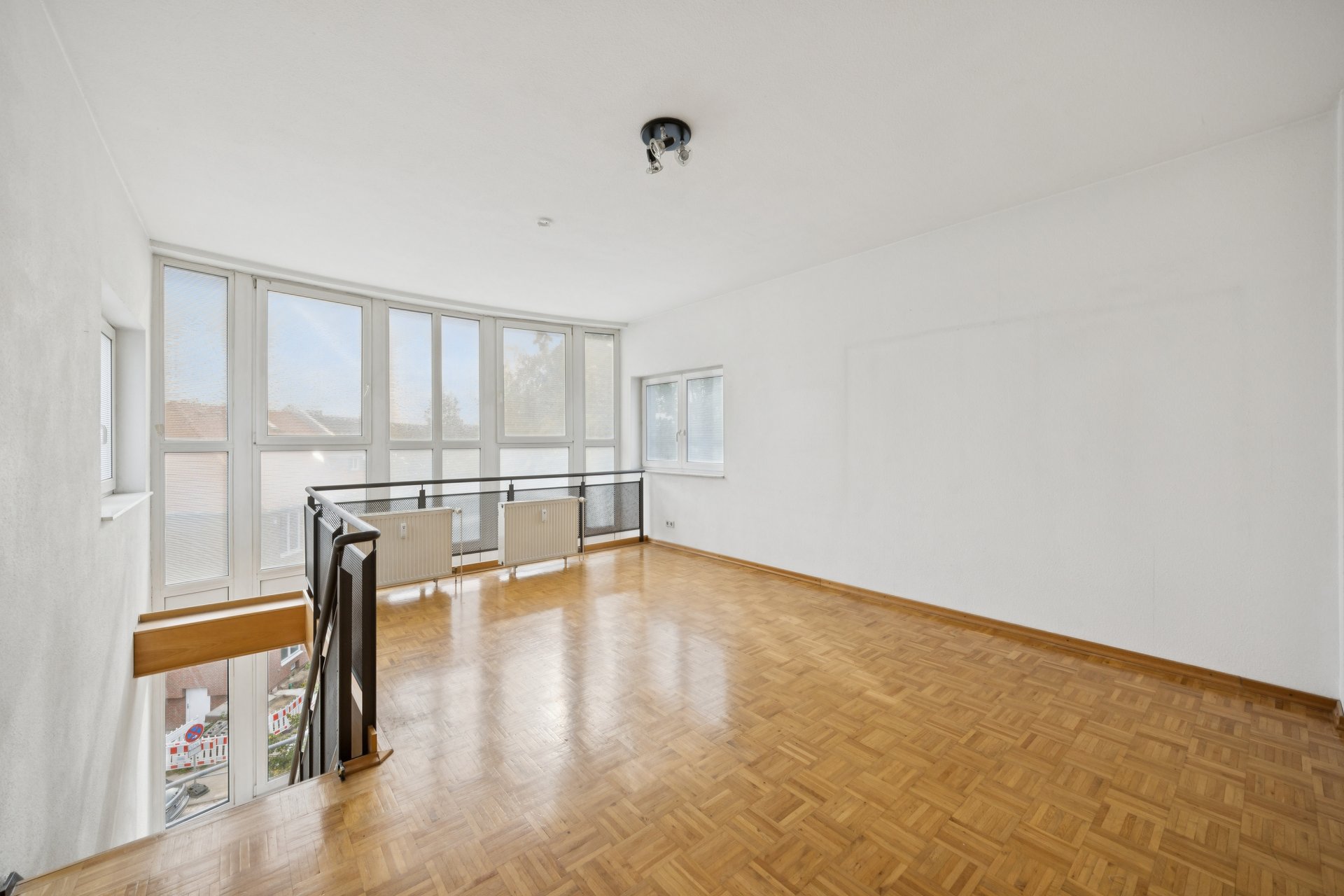 Lichtdurchflutete Loft-Maisonettewohnung mit Stellplatz