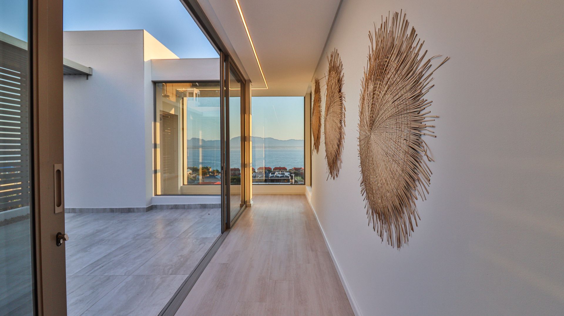 Central Mossel Bay Elegance: Exceptional 4-Bedroom Home to Rent