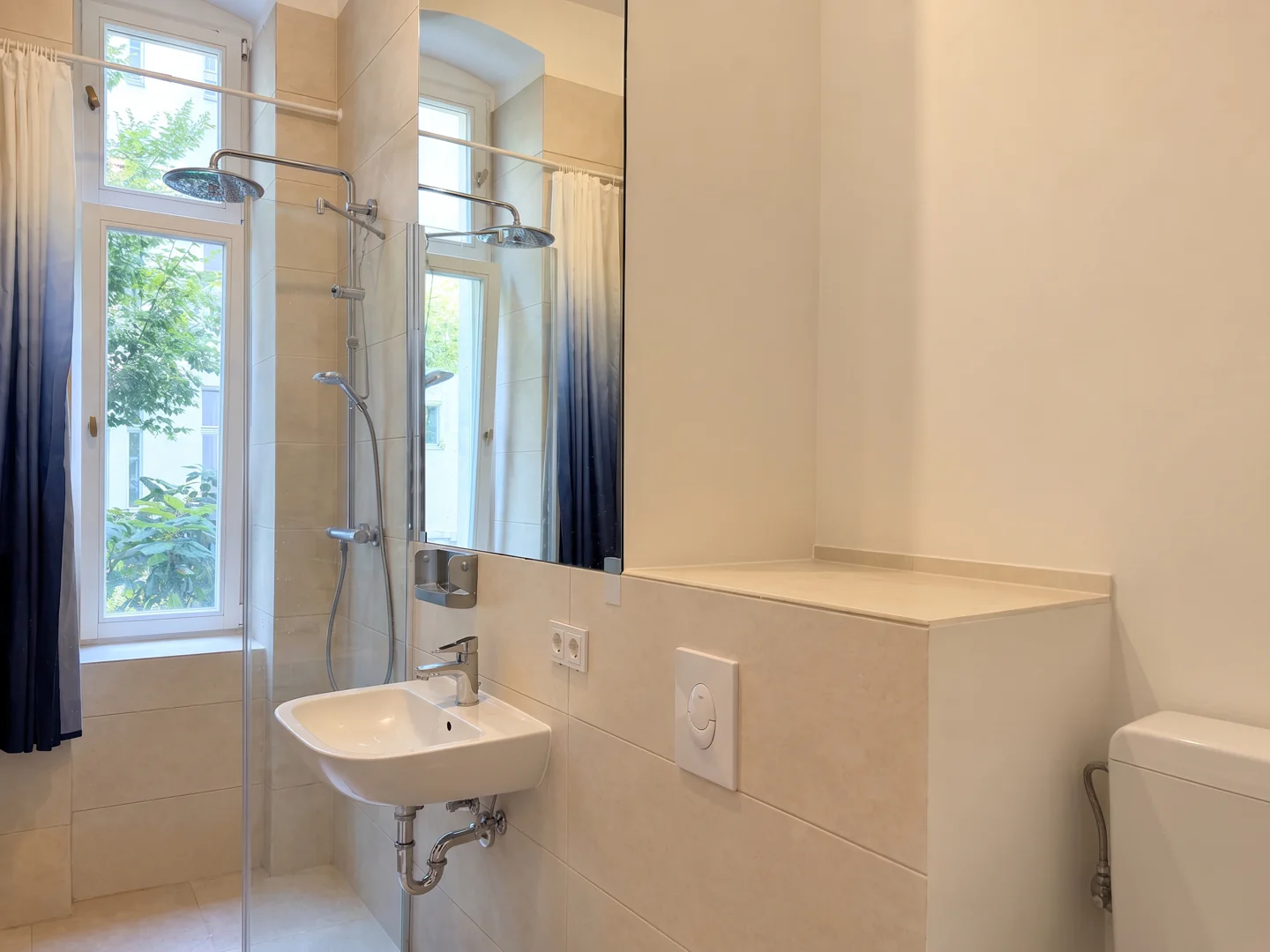 Sanierter Altbau mit privater Terrasse in Bestlage nahe des Kurfürstendamms - Photo 4