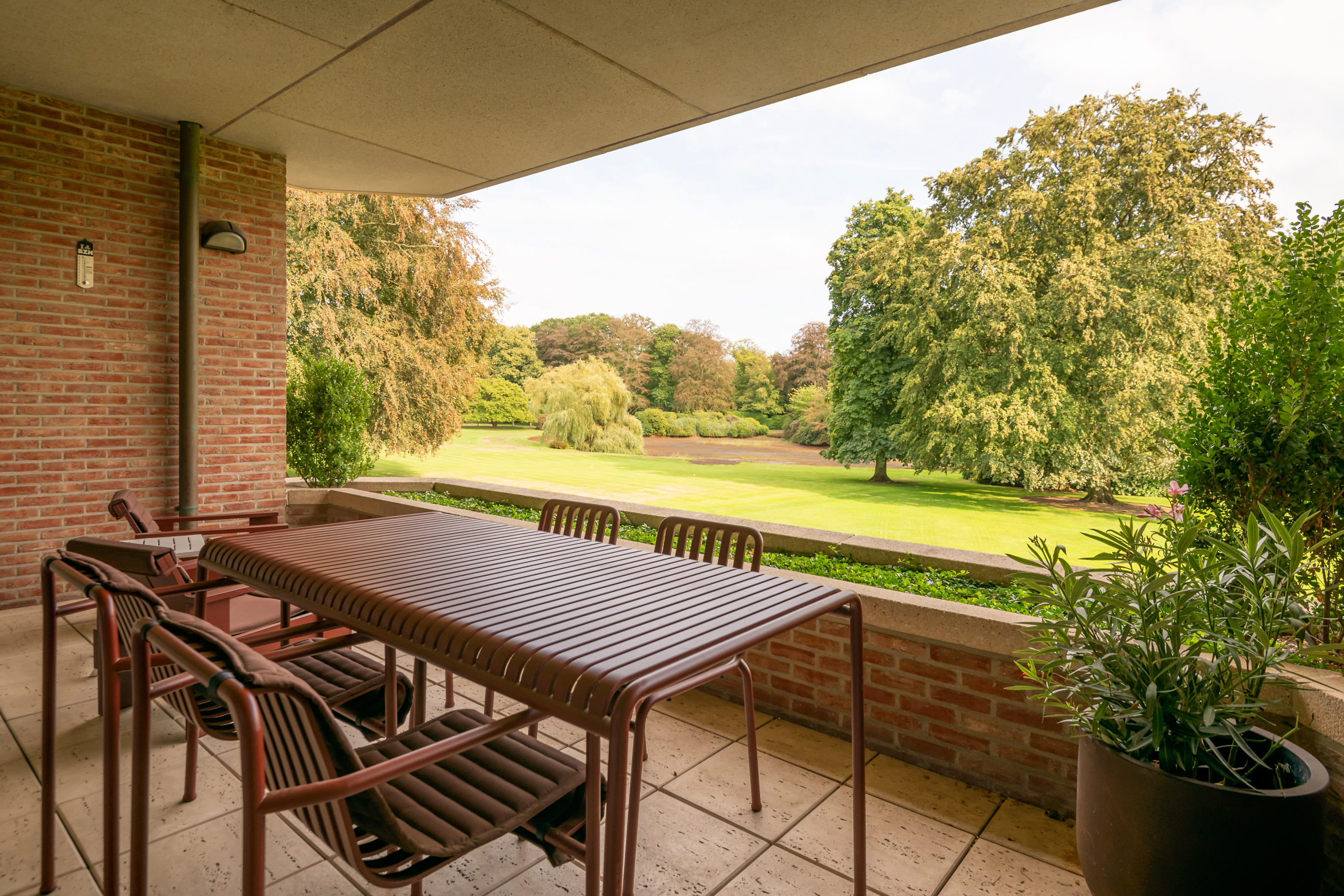 Bright apartment with recent renovations and a spacious terrace.
