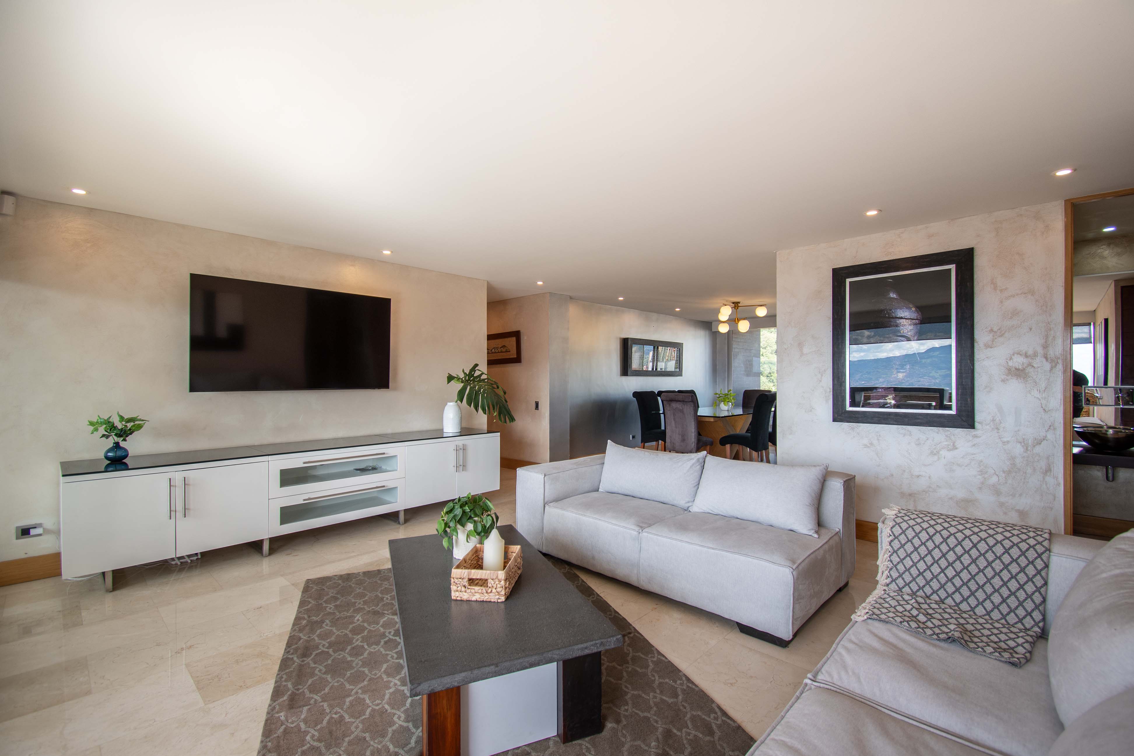 Apartamento amoblado con vista y clubhouse para arriendo en El Tesoro, Poblado