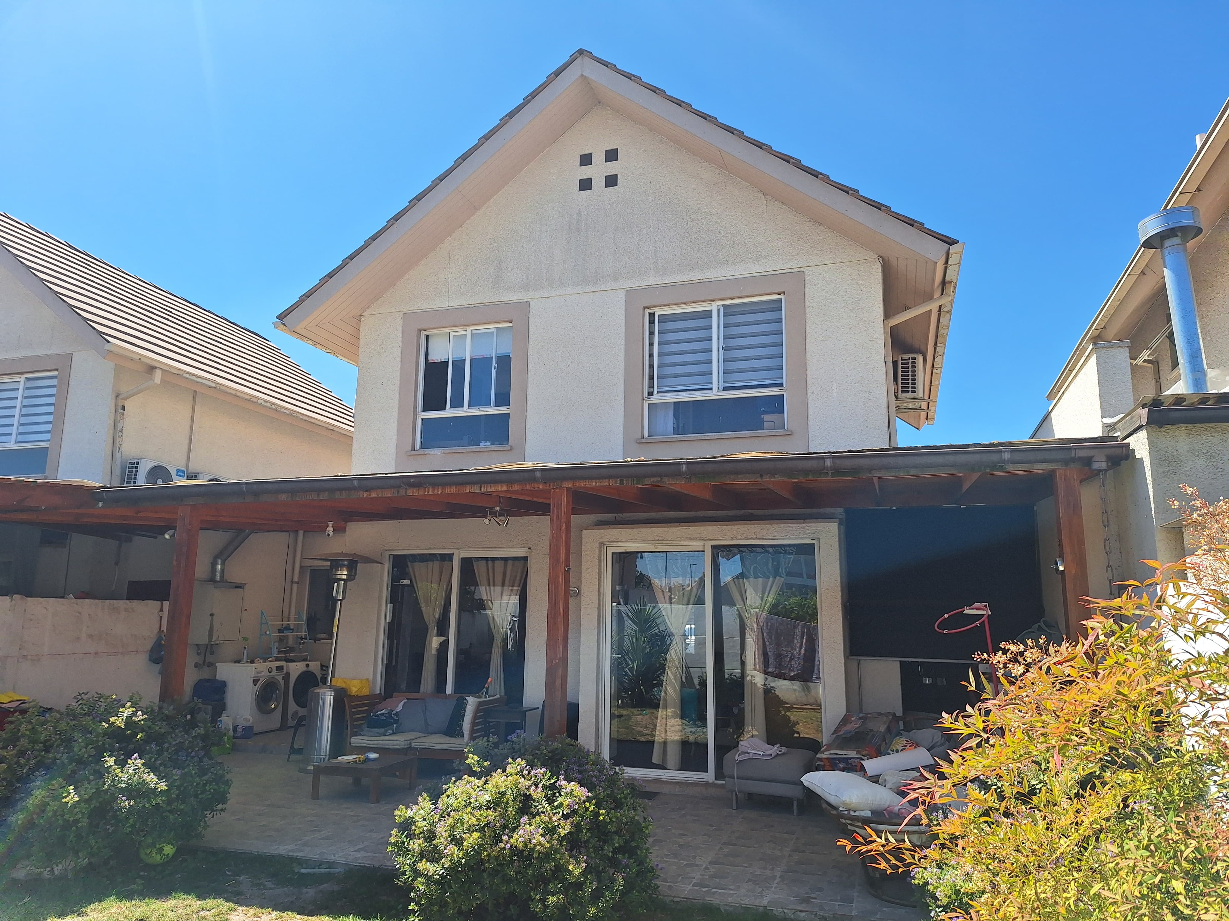 Casa 4 dormitorios, con excelente conectividad