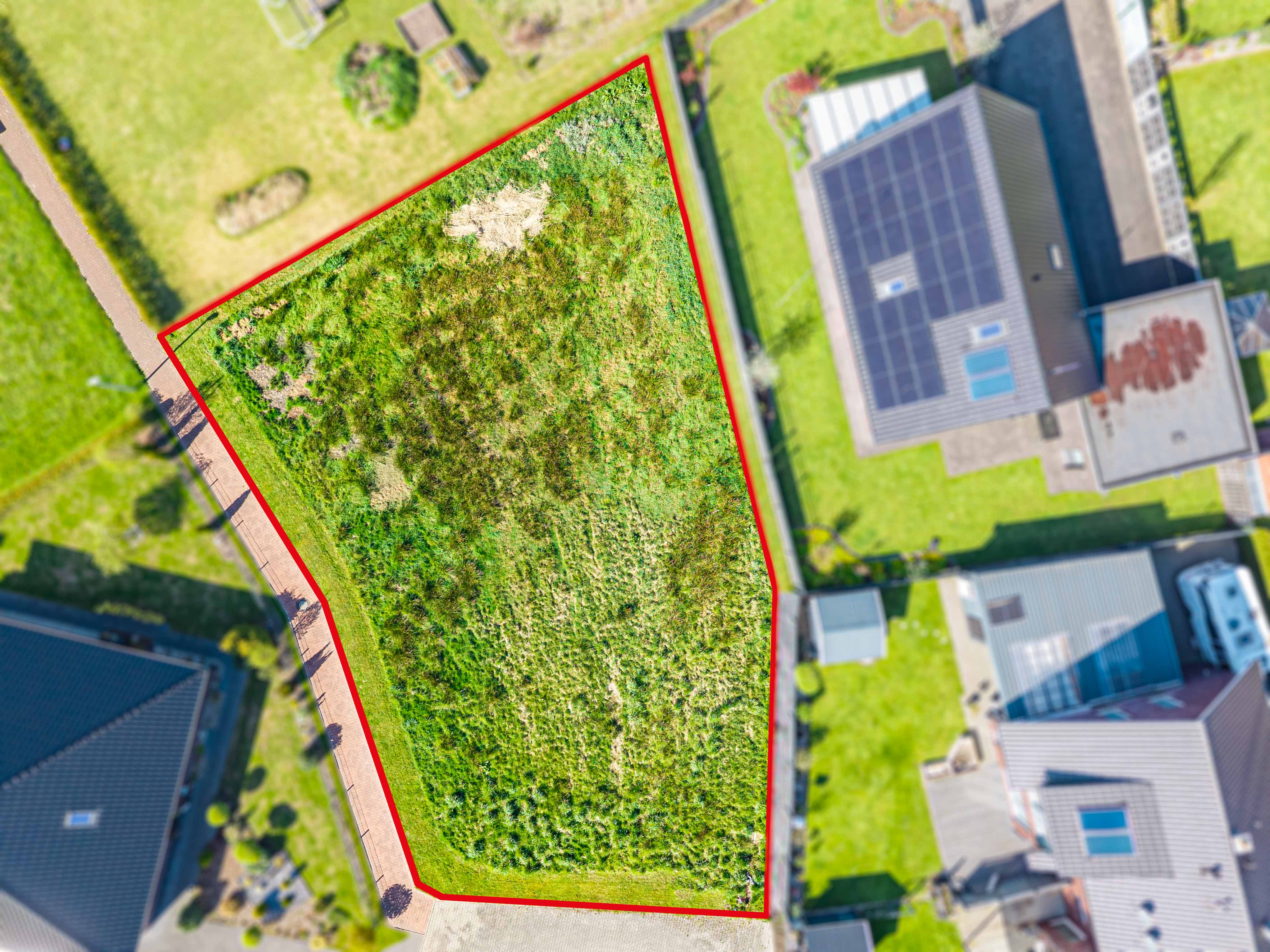 Energetisch hochwertiger Neubau: Doppelhaushälfte mit sonnigem Garten.
