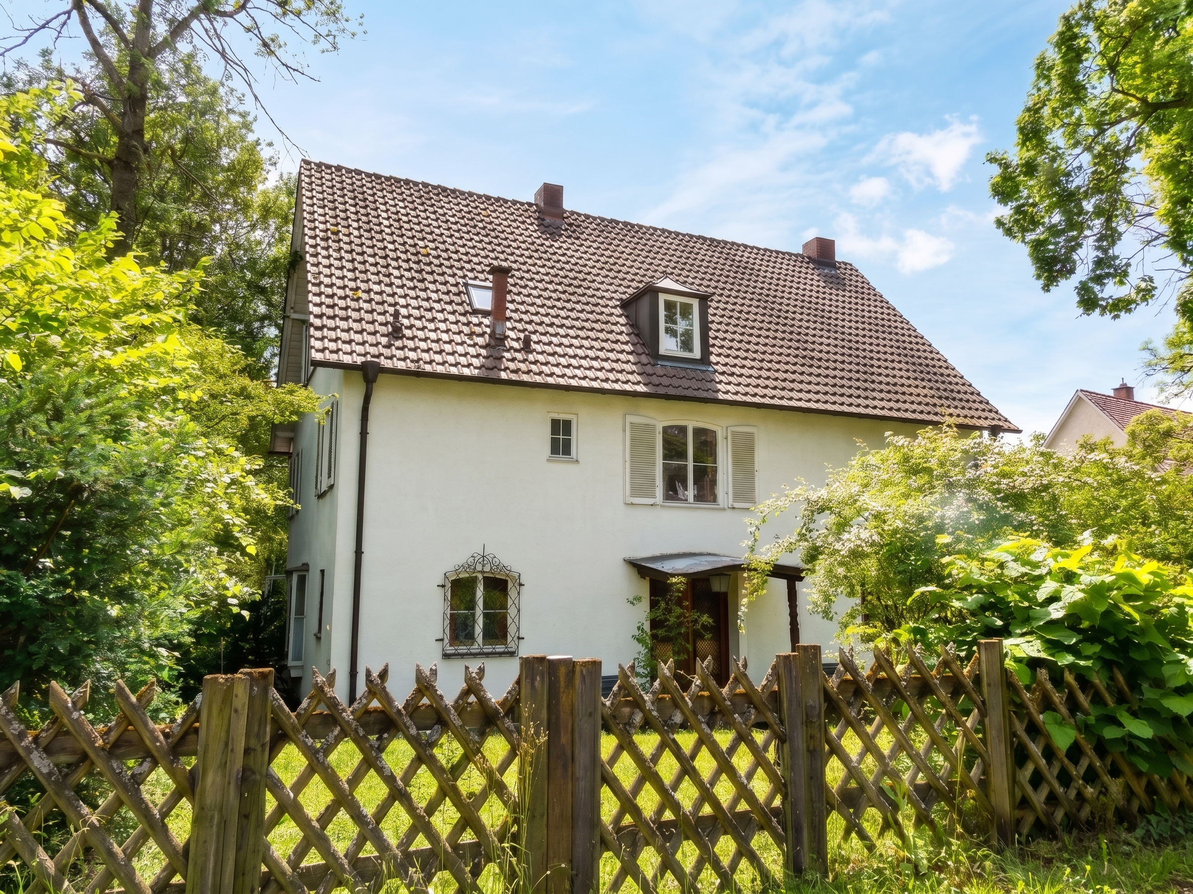 Seltenheit für Liebhaber • Original Breitling-Villa mit Anbau, herrlicher Terrasse, Fernsicht und Garten