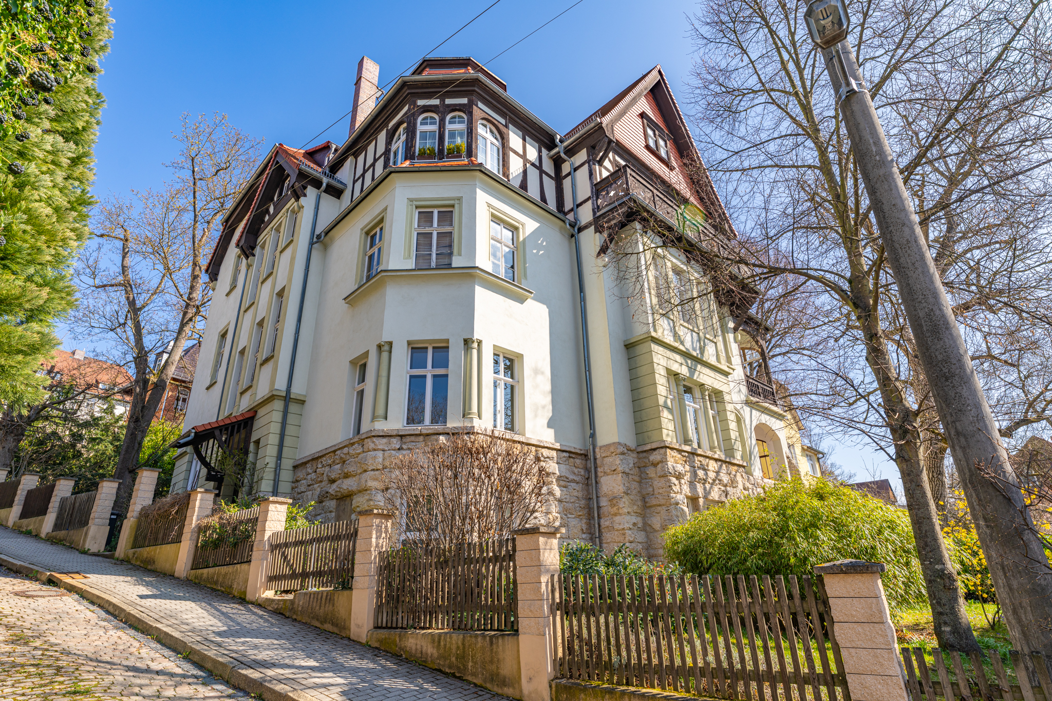 Exklusivität trifft Historie- Traumhafte Altbauwohnung im beliebten Westviertel
