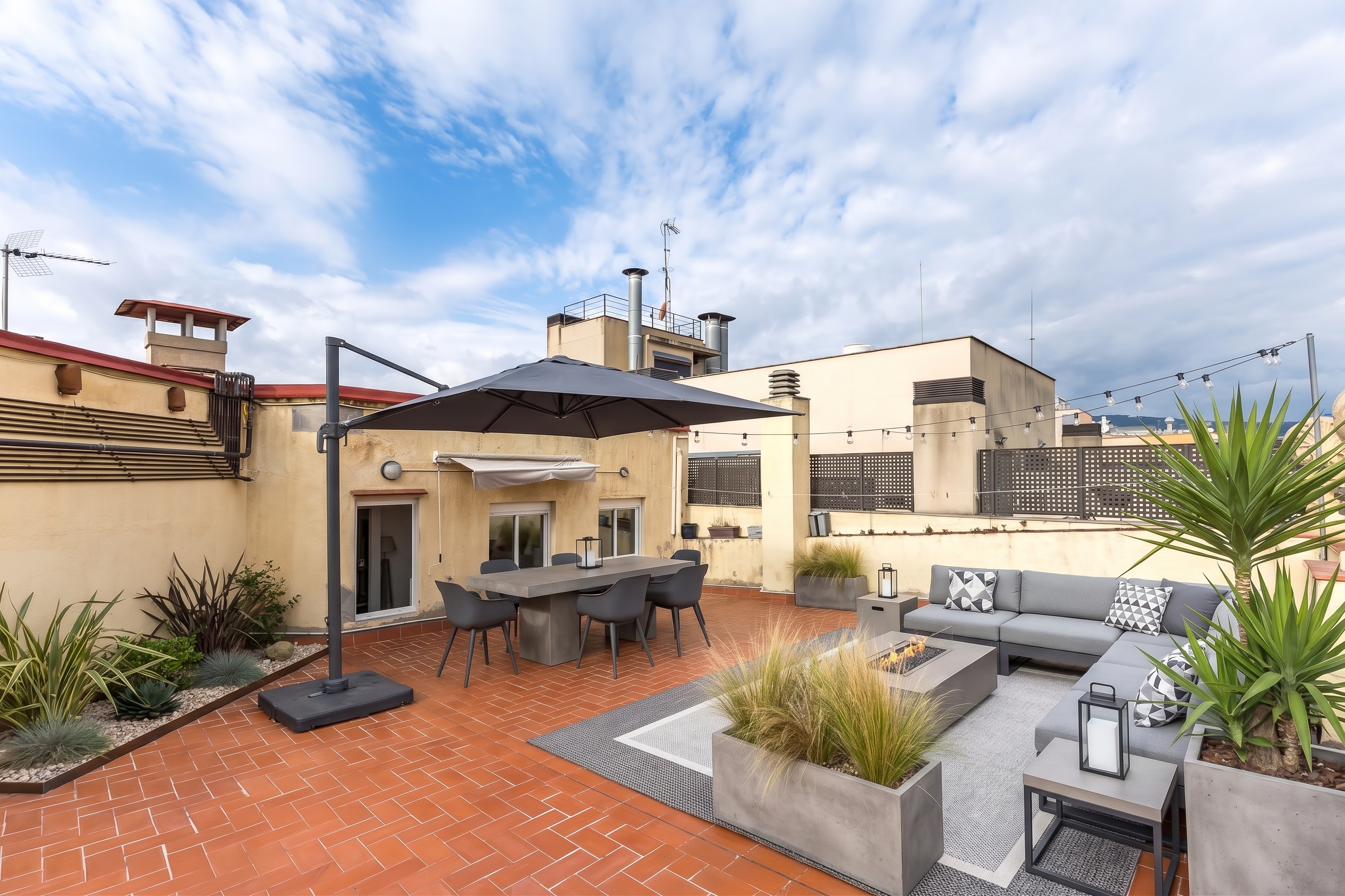 Penthouse with a 84 m² terrace in Dreta de l'Eixample [AI-bewerkt]