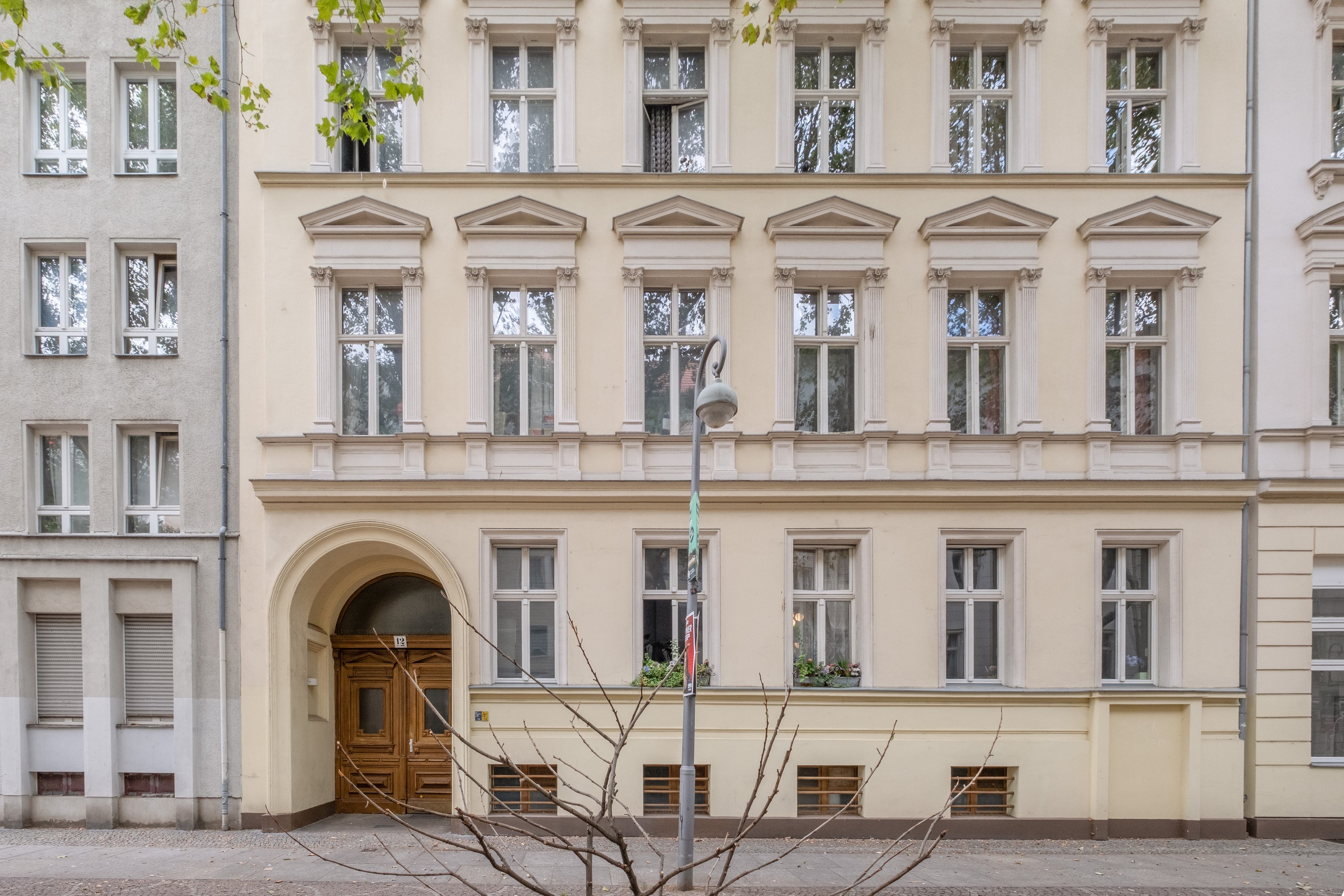 Live in the heart of the city: Apartment with loggia and green views