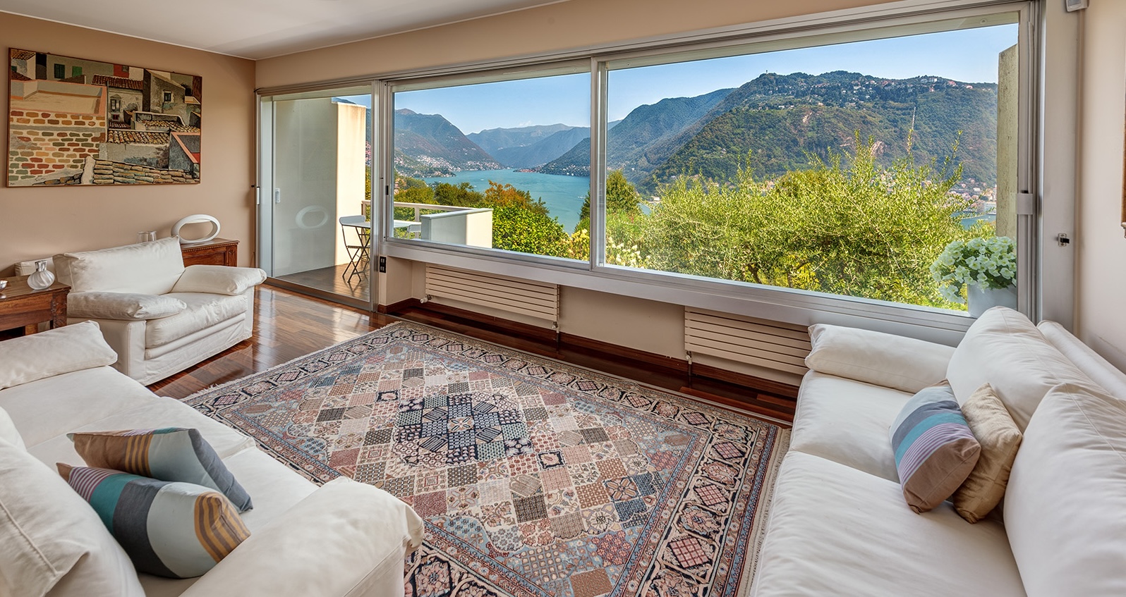 Elegant and refined residence situated in Como, within a private residential complex comprising just a few units, boasting a splendid panoramic view of Lake Como and Brunate