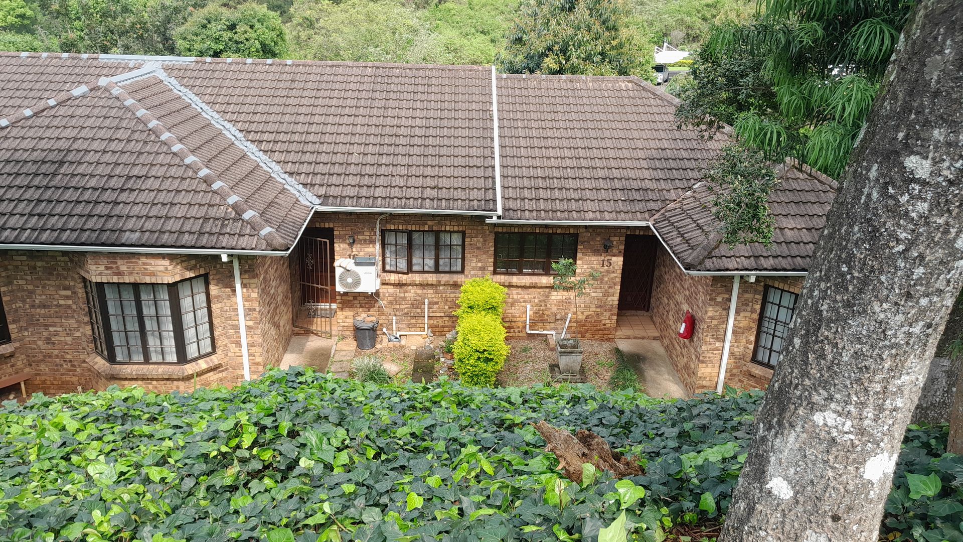Charming 2 Bedroom Simplex
