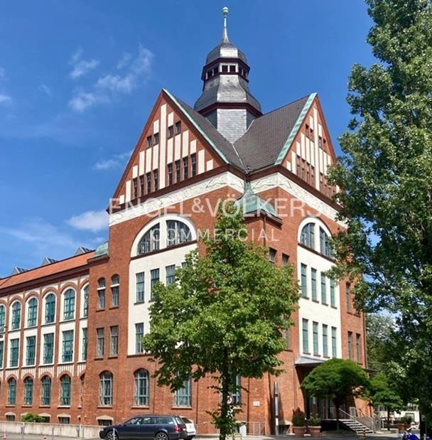 PROVISIONSFREI: ATTRAKTIVE BÜROFLÄCHEN IM PELIKANVIERTEL