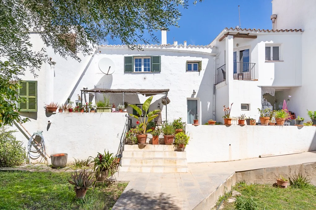 Casa de pueblo con jardín y posibilidad de piscina en Sant Lluís, Menorca