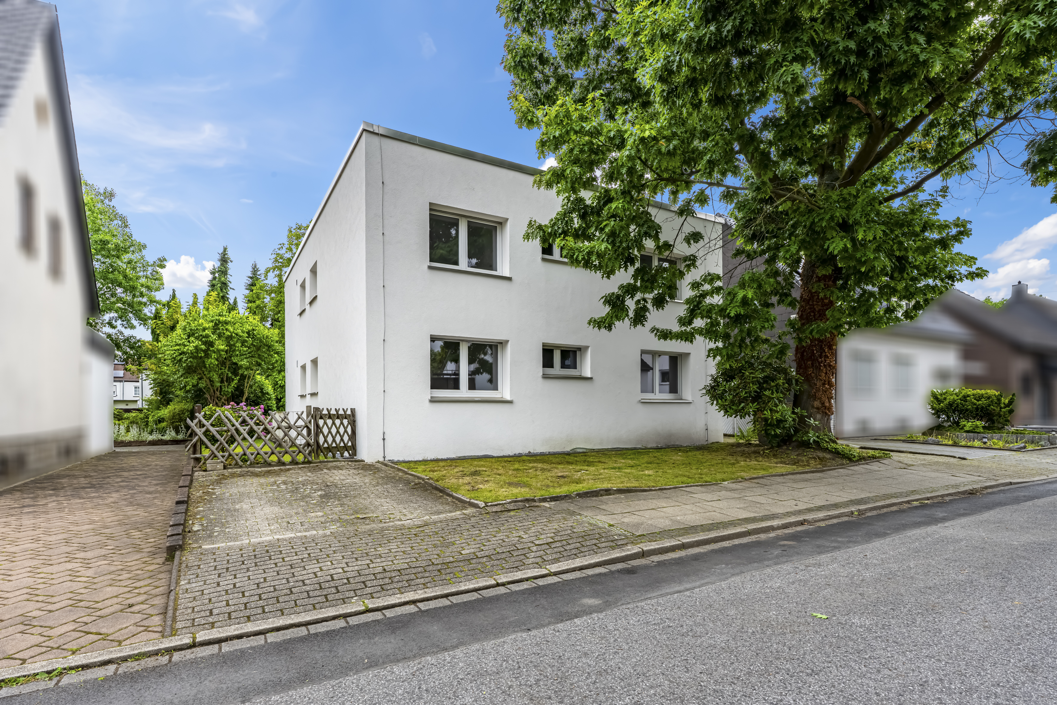 Familienwohnen in Herne-Süd - modernisiertes Zweifamilienhaus mit großem Grundstück
