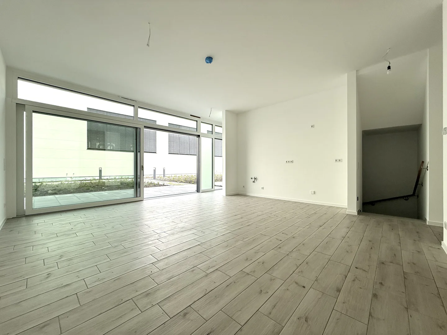 Modernes Stadthaus mit zwei Terrassen & eigenem Parkzugang - Foto 3