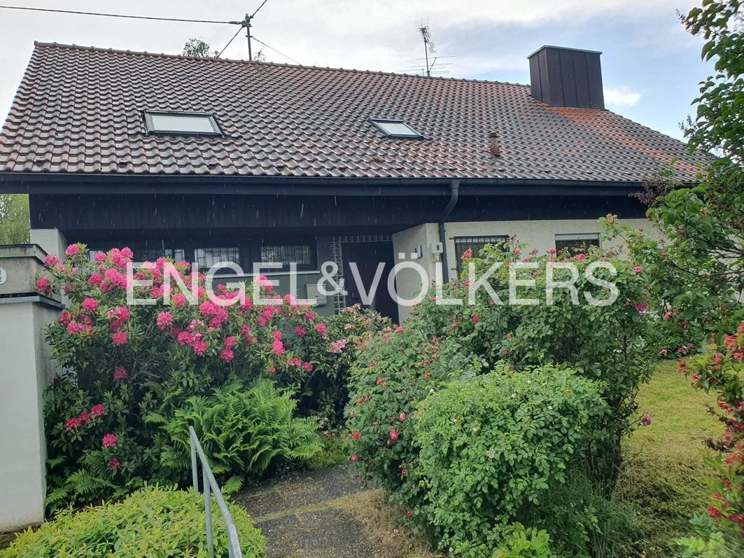 Architektenhaus im Dornröschenschlaf • EFH mit ELW und hübschem Garten