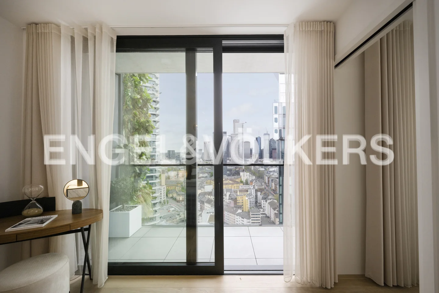 SURROUNDED BY LIFE – Schickes Zwei-Zimmer-Apartment mit Ausblick