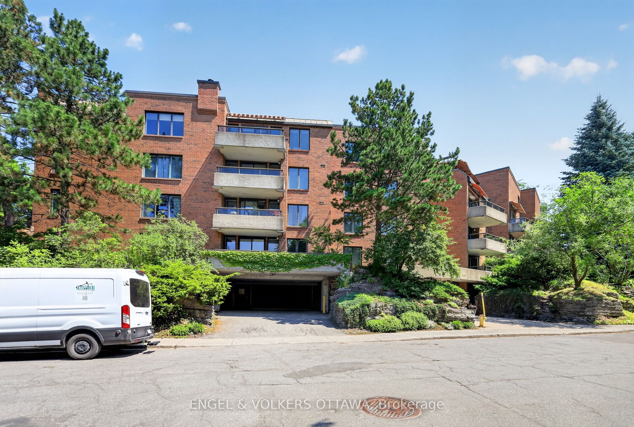 Beautifully Renovated 2-Bed, 2-Bath Ground-Floor Apartment