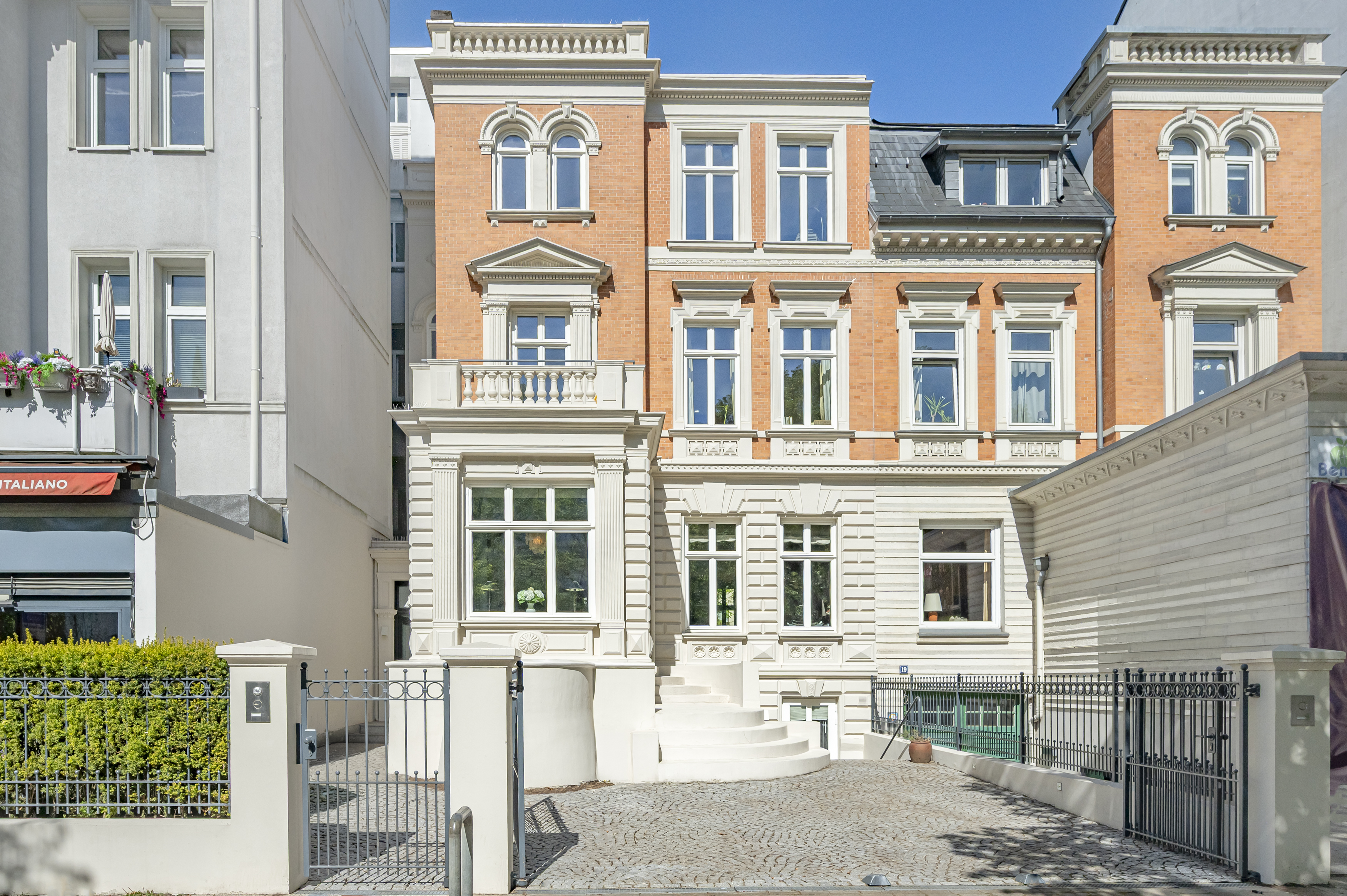 Einziehen und wohlfühlen –  historische Stadtvilla mitten in Eppendorf.