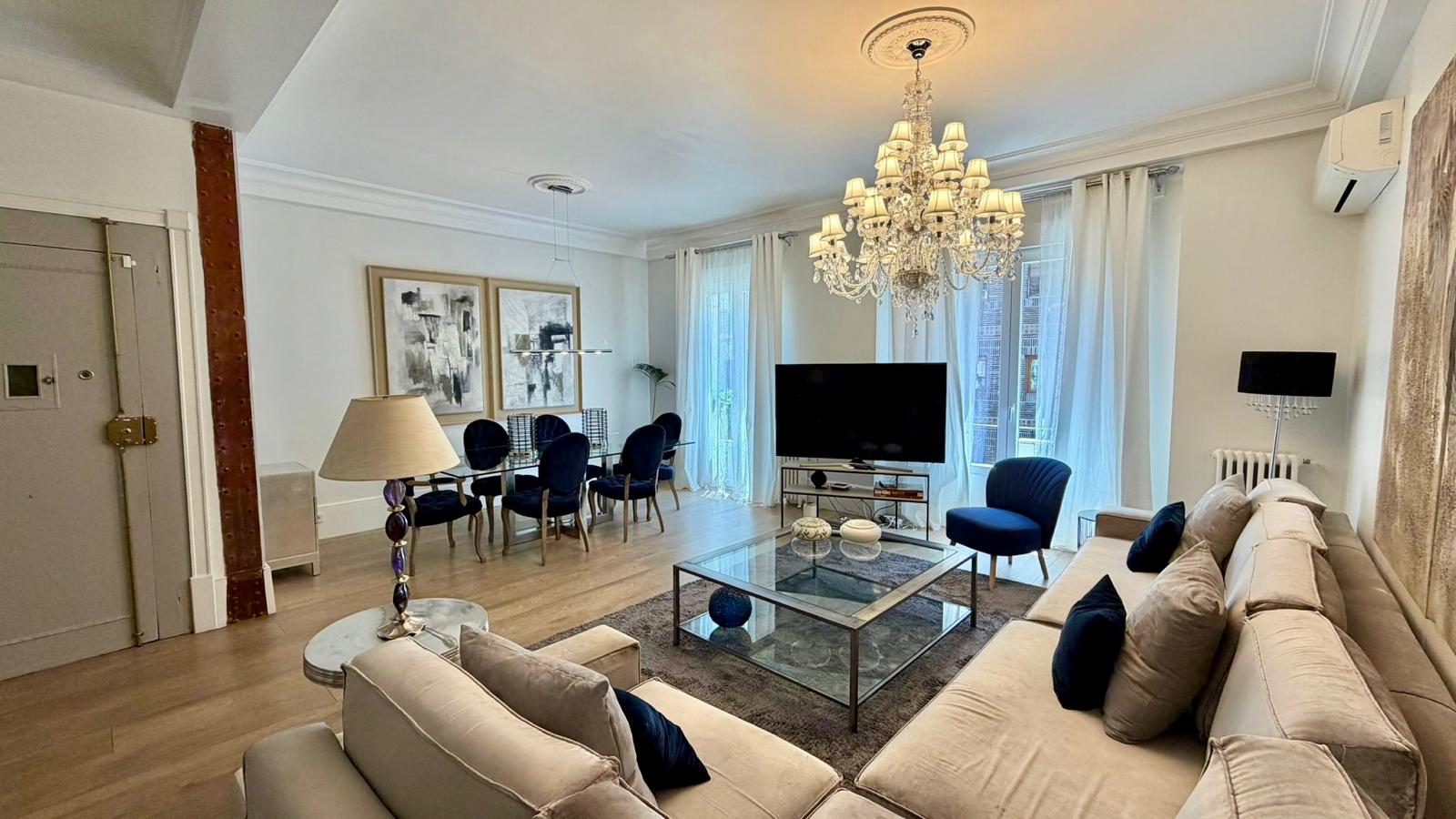Furnished design apartment in Recoletos area near Retiro the park with parking space.