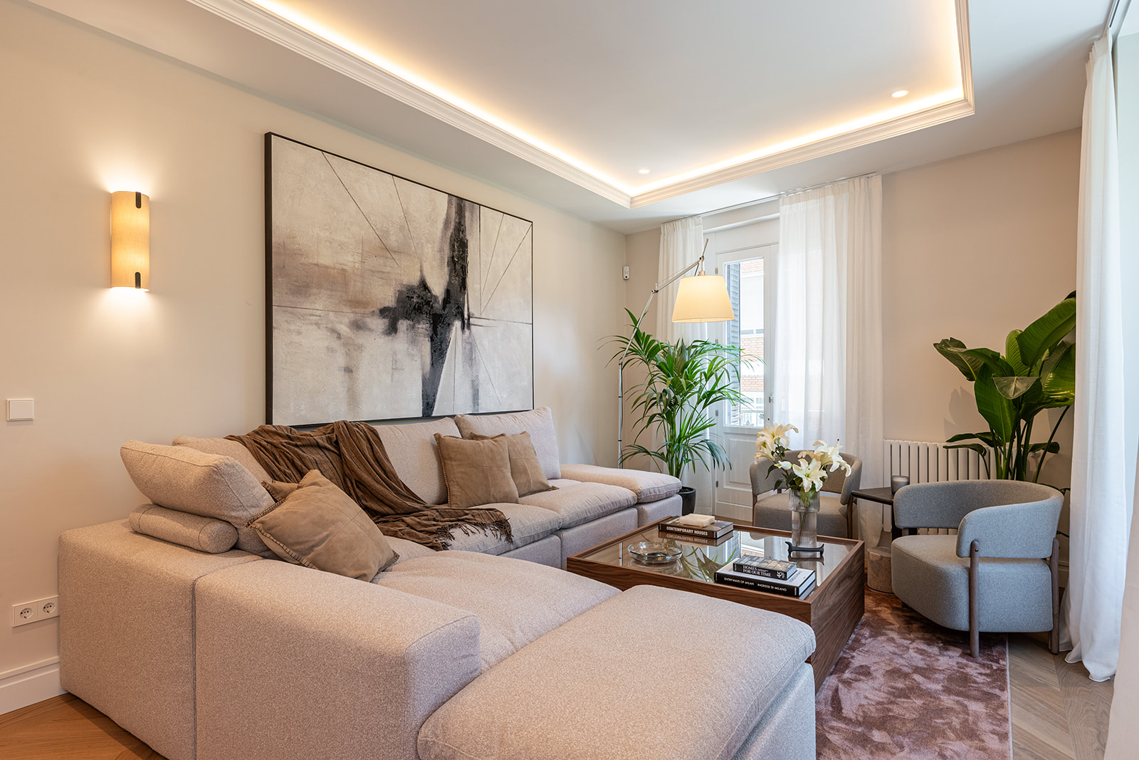 Exclusive flat with balconies and spacious, stylish rooms in Almagro