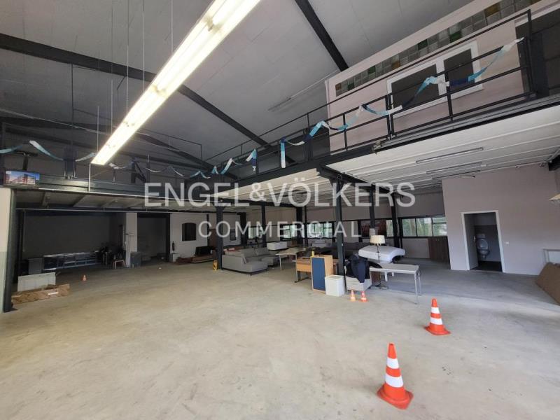 Moderne Gewerbehalle mit Büro in Top-Lage: Flexibel auf 2 Ebenen mit bis zu 20 Stellplätzen