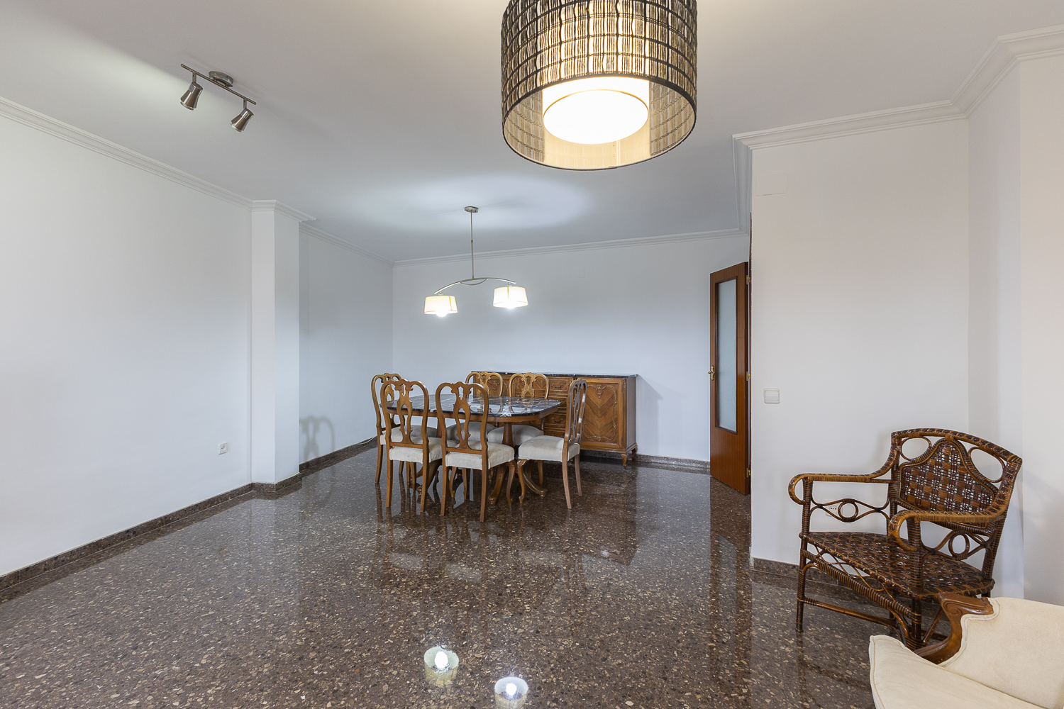Spacious flat in the heart of Benimaclet with parking