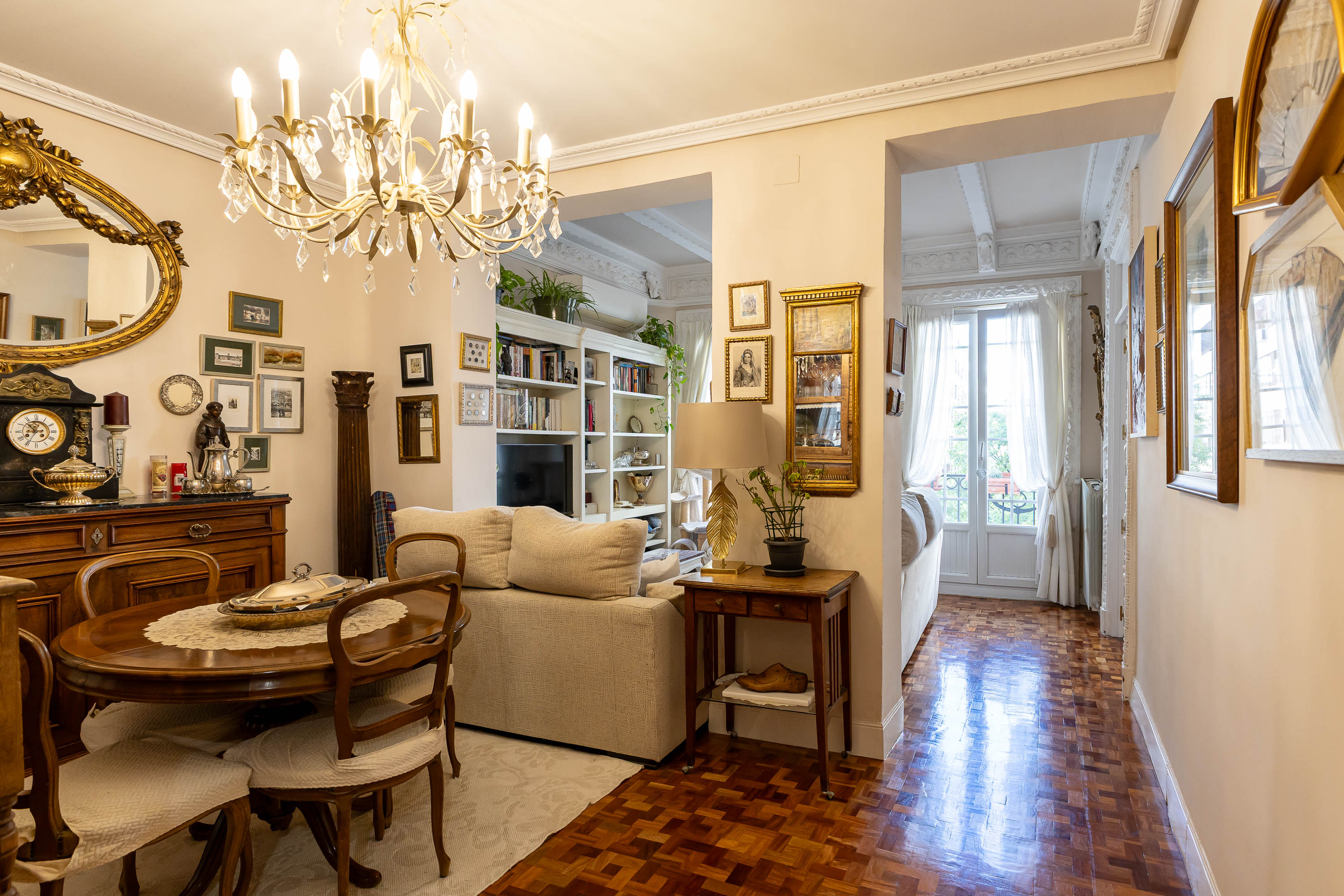 Exterior apartment with balcony in Chamberi