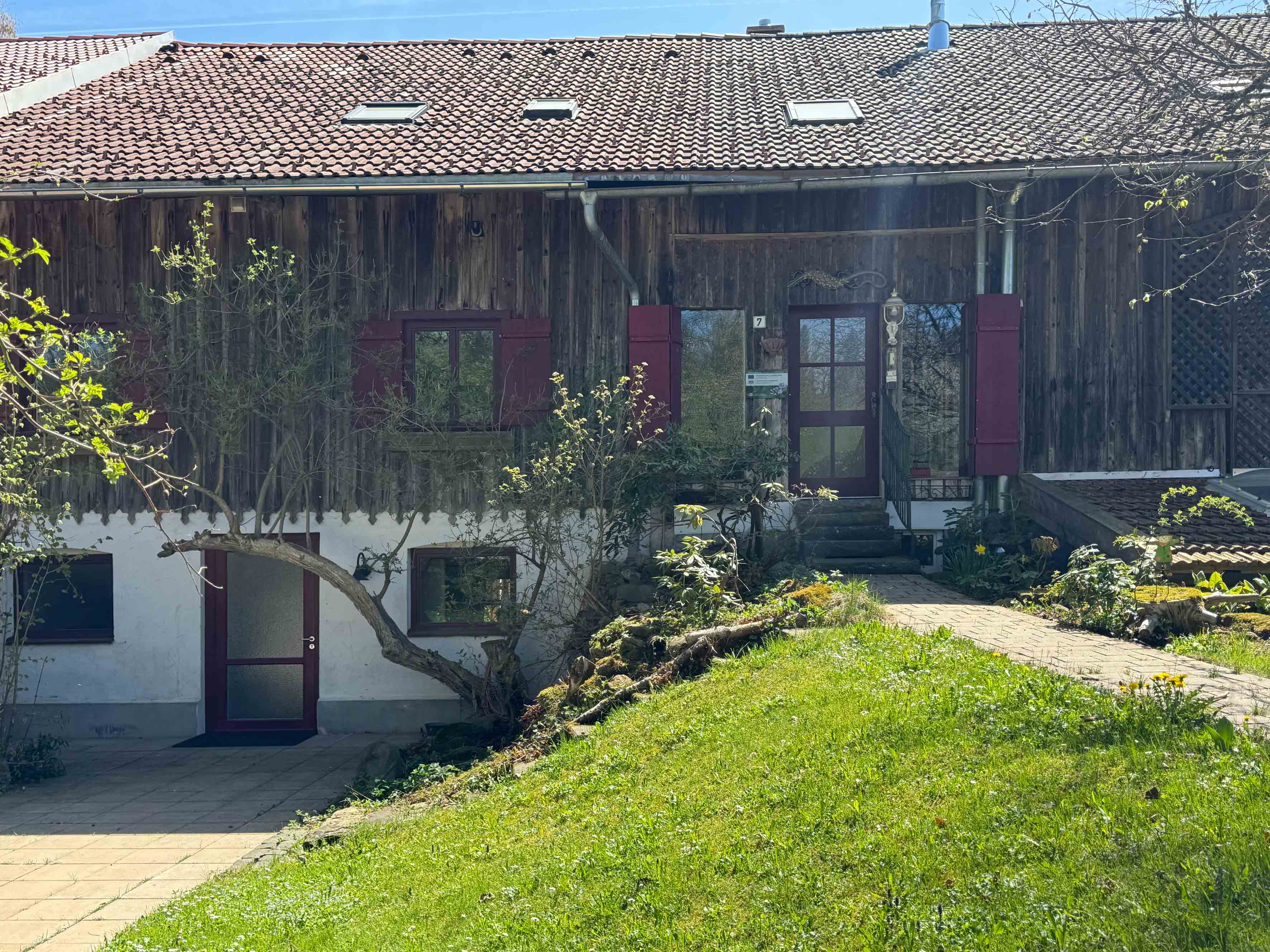 Besonderes Zuhause mit ländlichem Charme: mittlerer Teil eines ehemaligen Bauernhofs