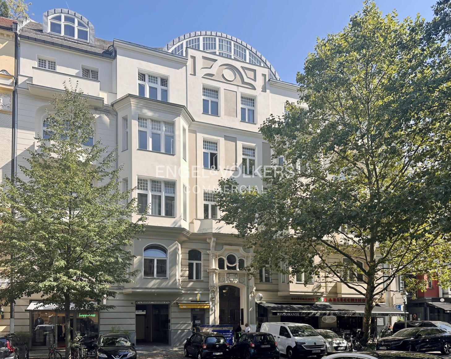 Arbeiten über den Dächern der City West mit Terrasse und Glasfaser