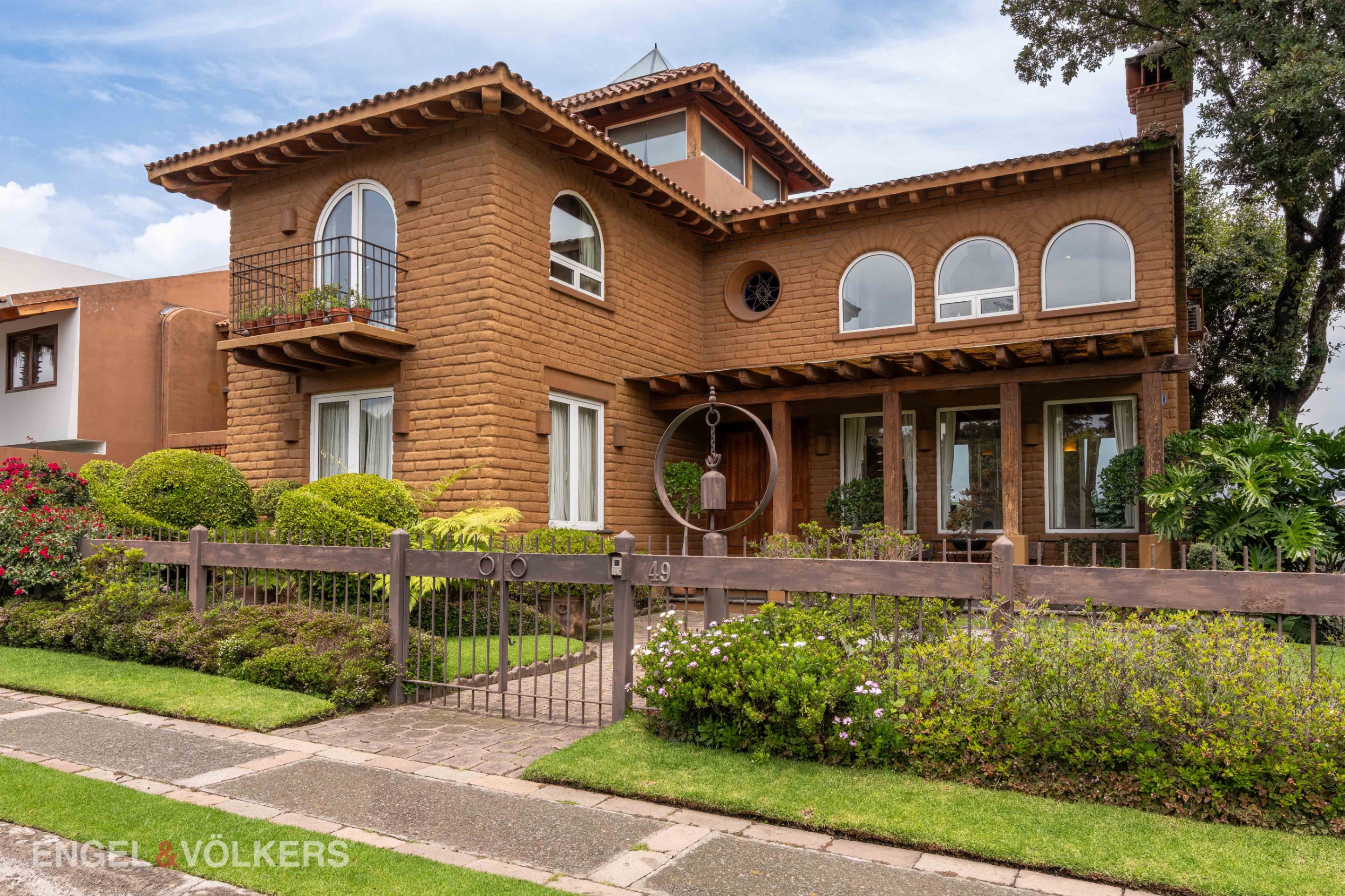 A Sanctuary with Soul in Lomas Country Club.
