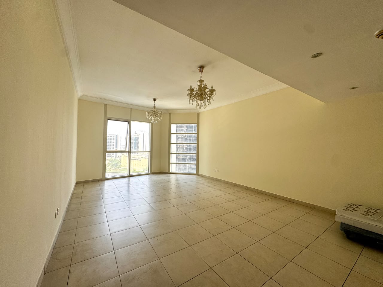 SPACIOUS I LUMINOUS I UNFURNISHED I LOW FLOOR