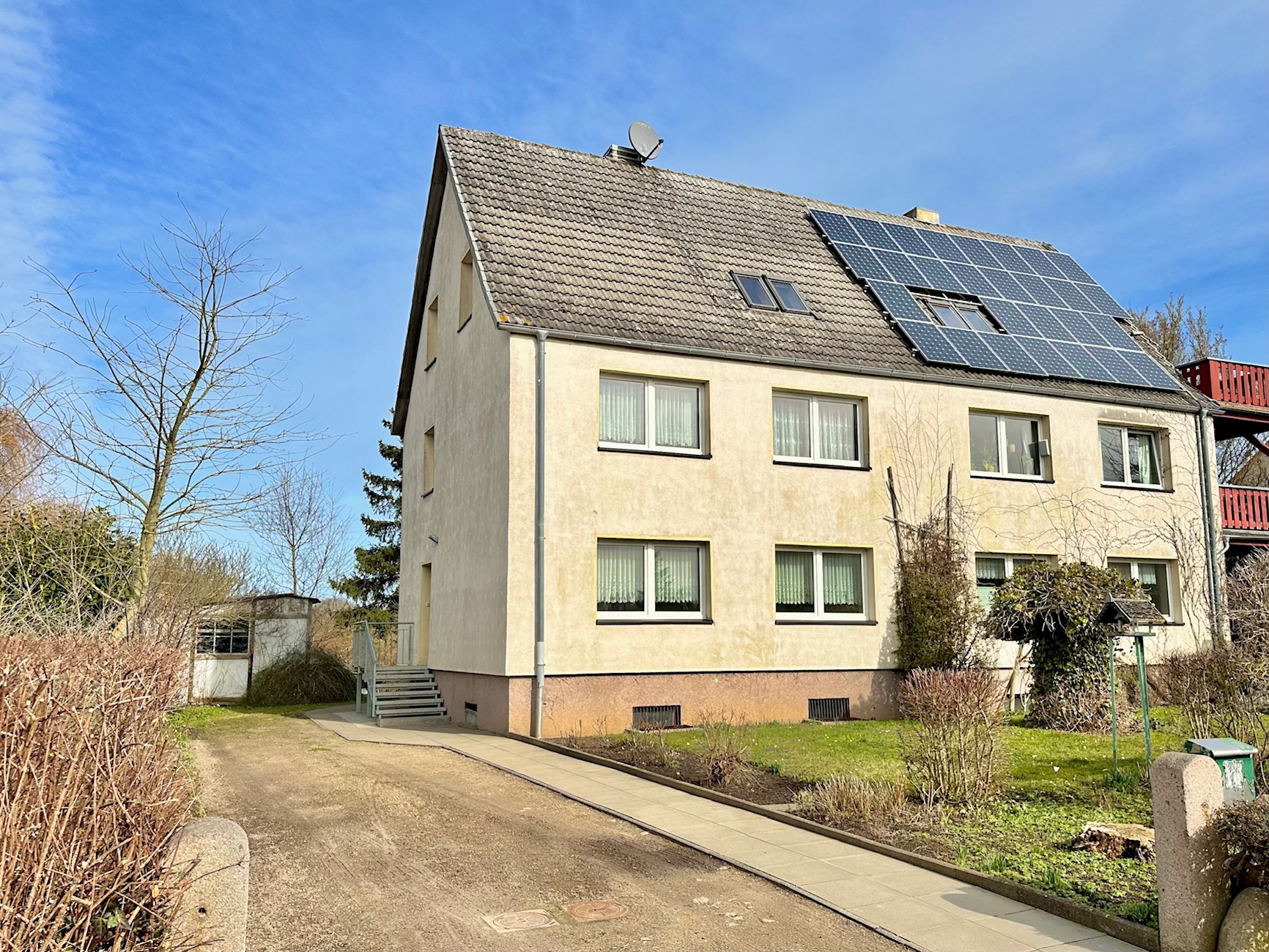 Großzügige Doppelhaushälfte mit Gartenparadies 
 "Viel Raum für Ihre Wohnideen"