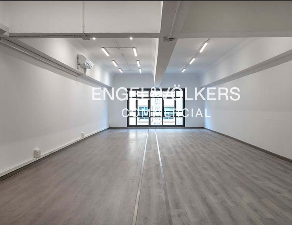Luminosa oficina de 100 m² ubicada en un edificio exclusivo de oficinas