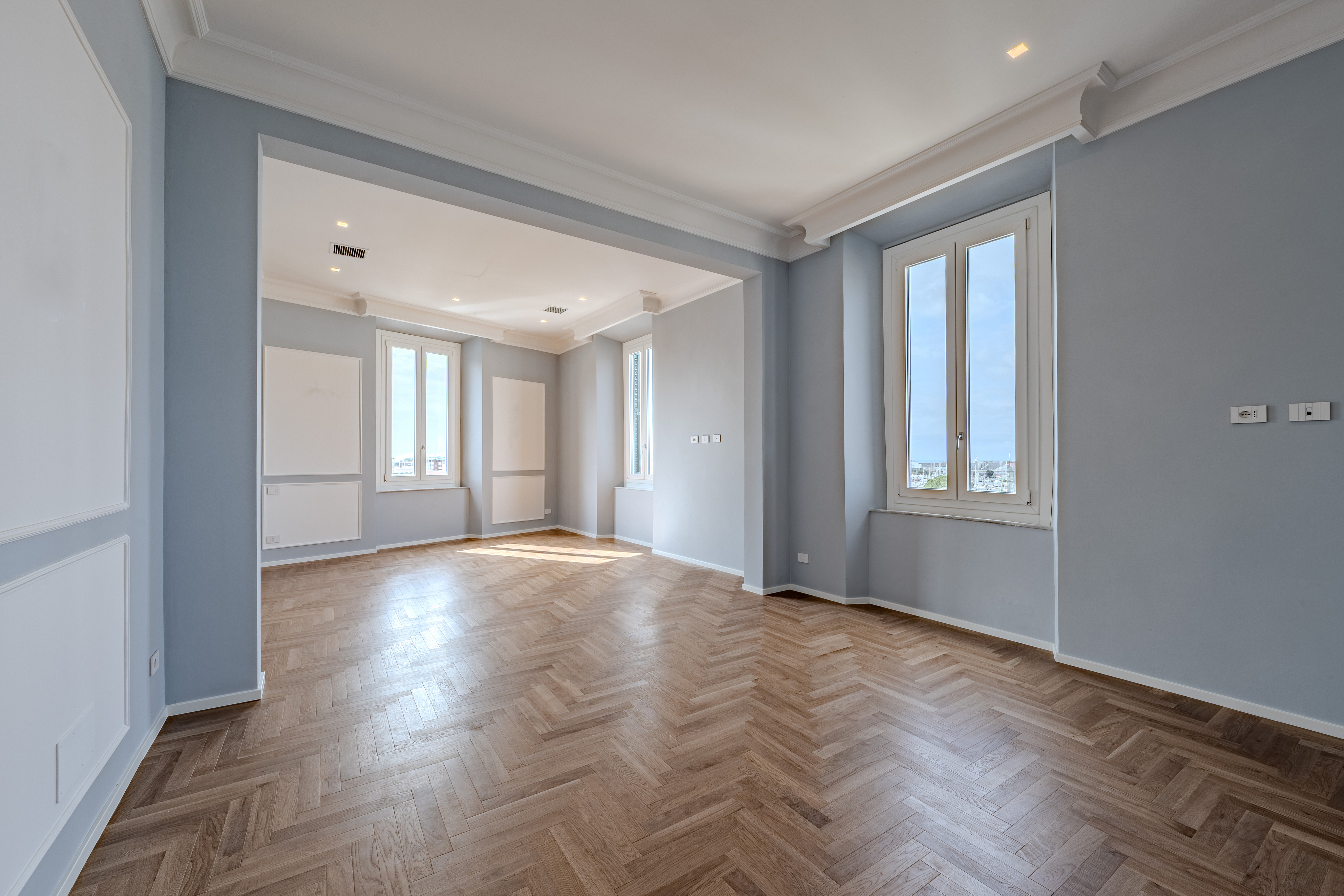PRESTIGIOUS SEA-VIEW APARTMENT IN A HISTORIC PALAZZO IN LIVORNO