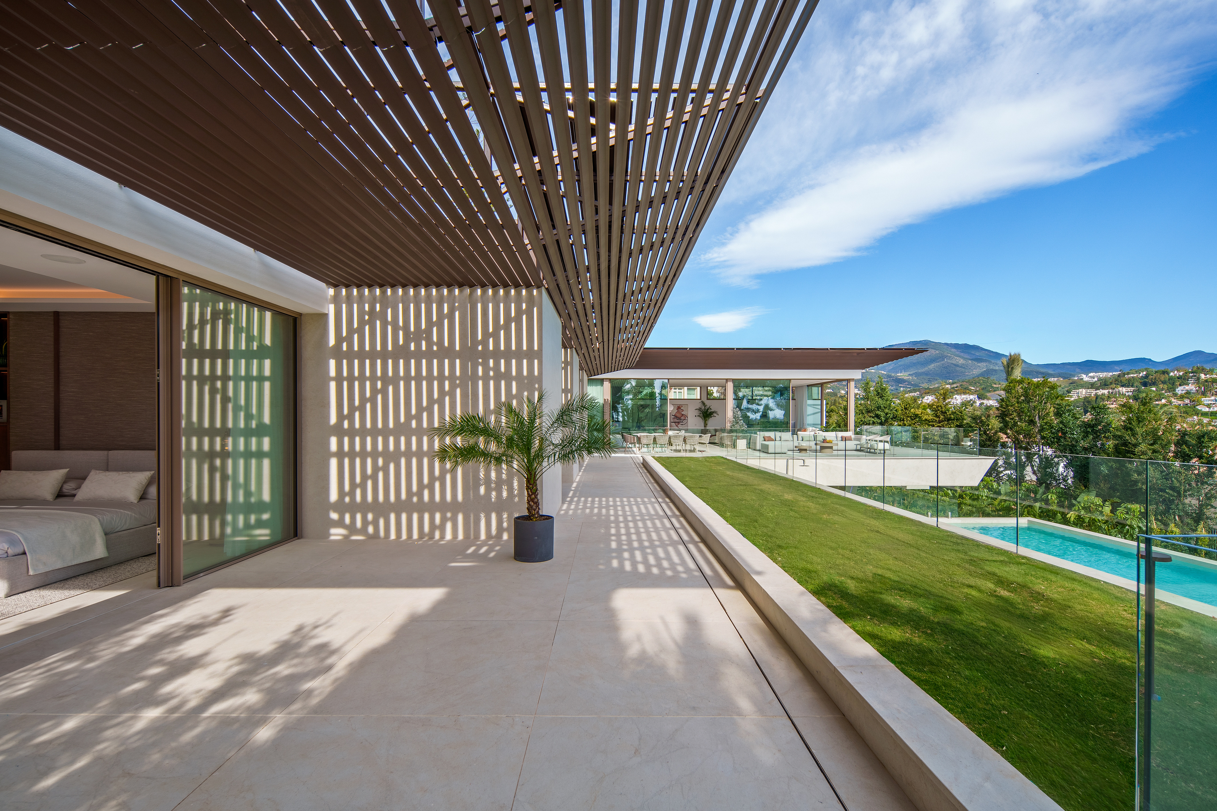 Contemporary Luxury Villa with Golf, Valley and Mountain Views in Nueva Andalucía