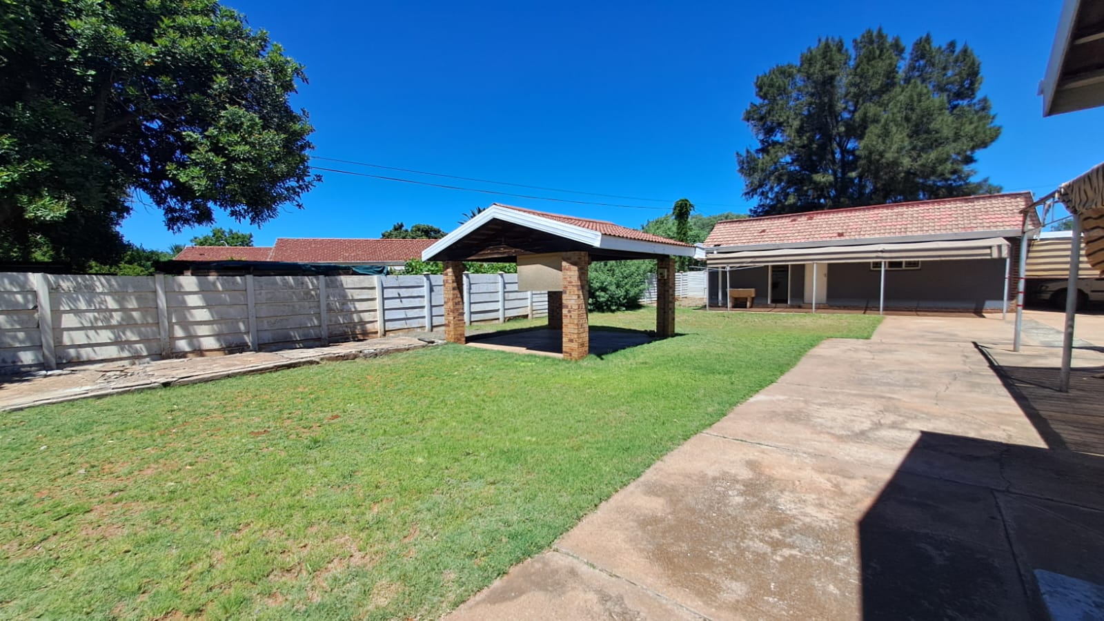 Spacious 4-Bedroom Family Home with Generous Garden