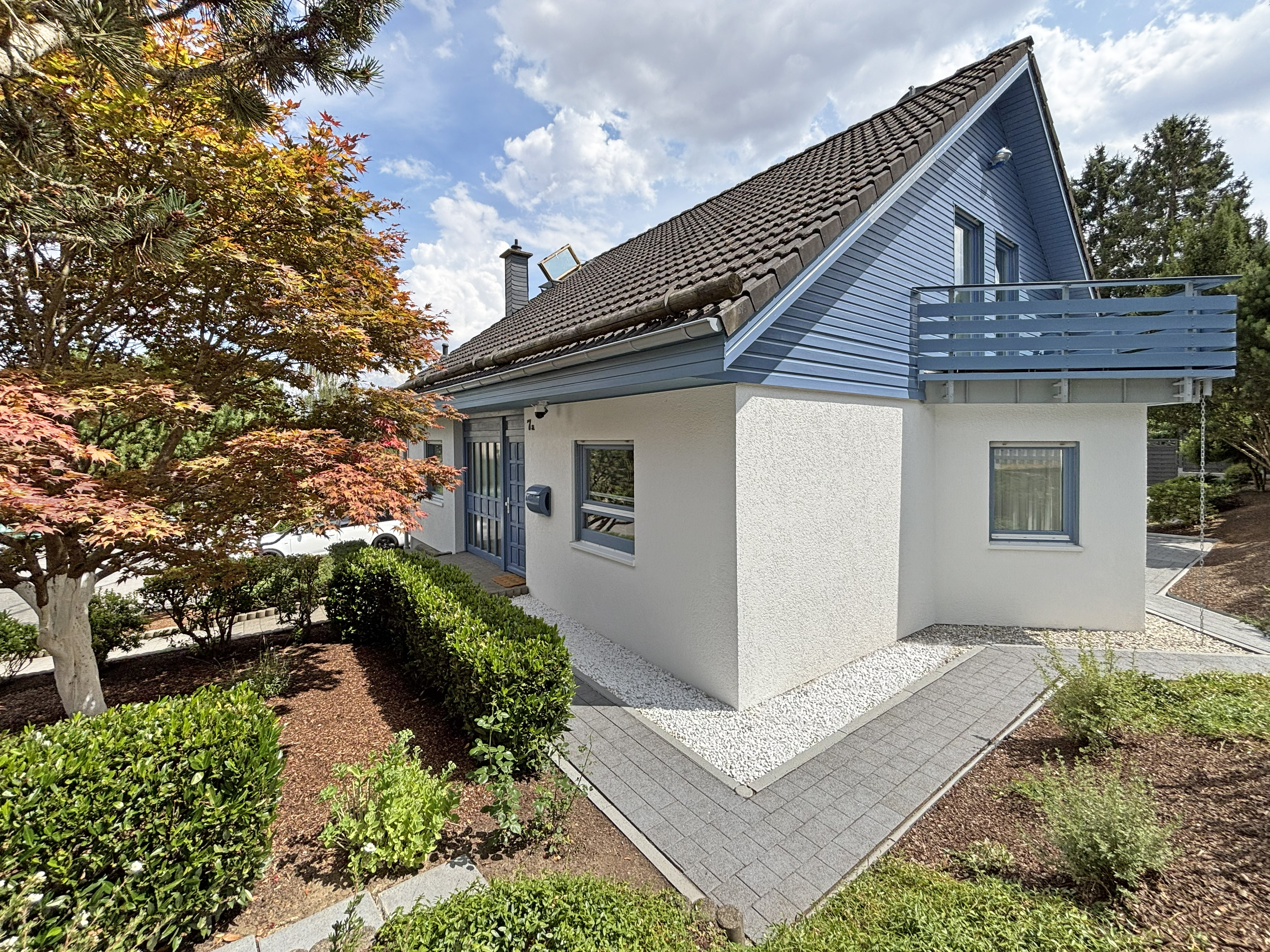 Einzugsbereites Einfamilienhaus in Holzständerbauweise mit modernem Garten & Garage
