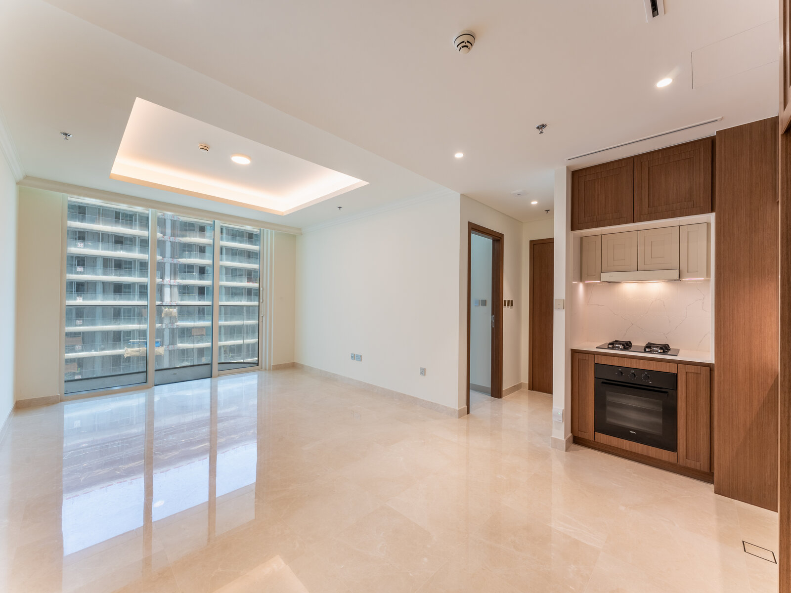 Unfurnished I Vacant I Private Beach