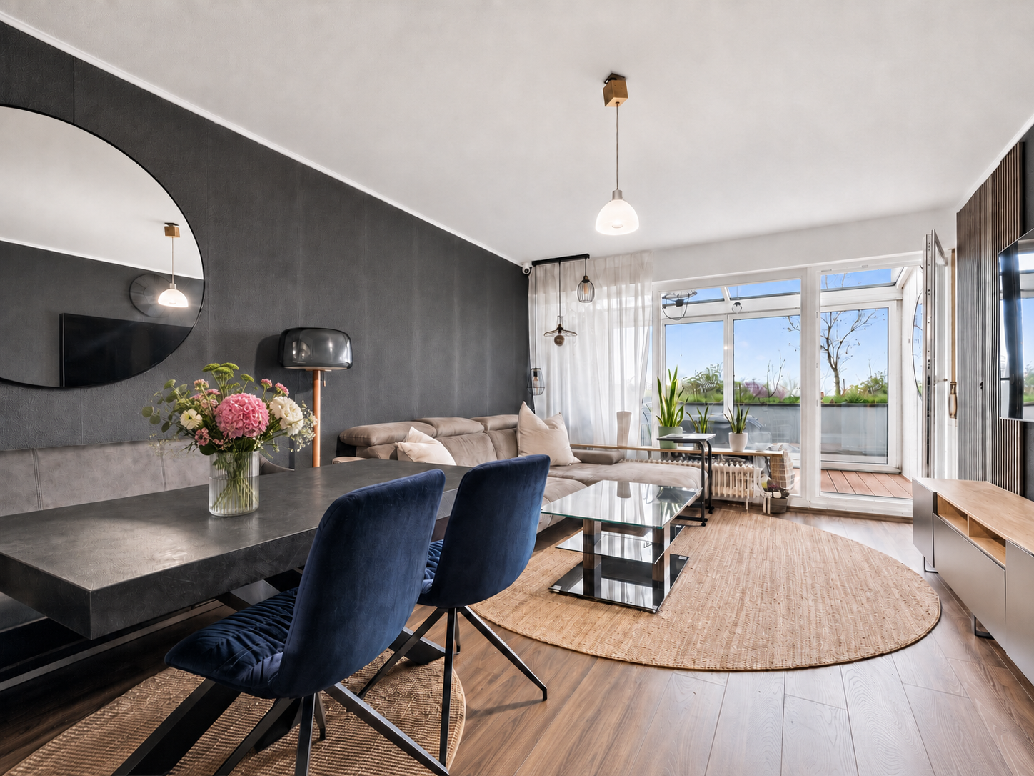 Living near Bensberg Castle
Spacious 2-room apartment with conservatory and south-facing balcony