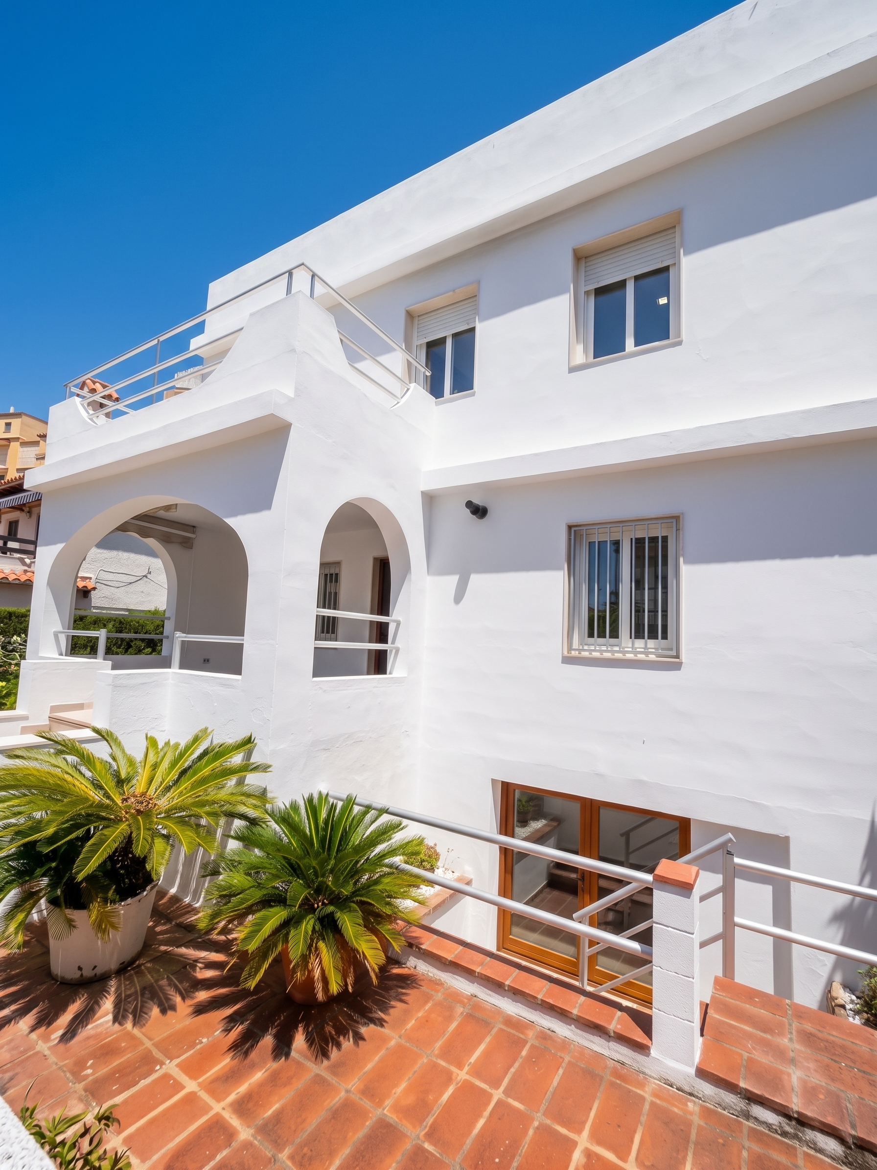 Recently renovated semi-detached chalet 150 m from the beach | 4 bedrooms and garages