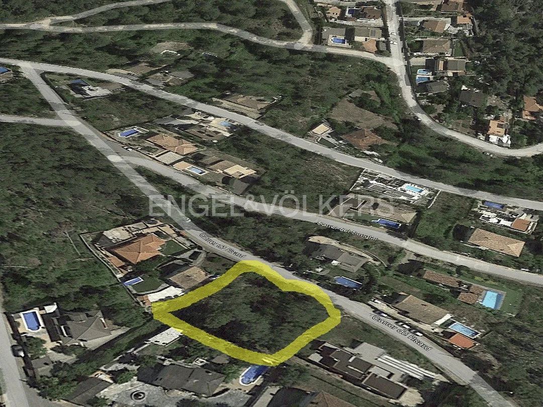 Excellent plot of land in Calle L'Isard