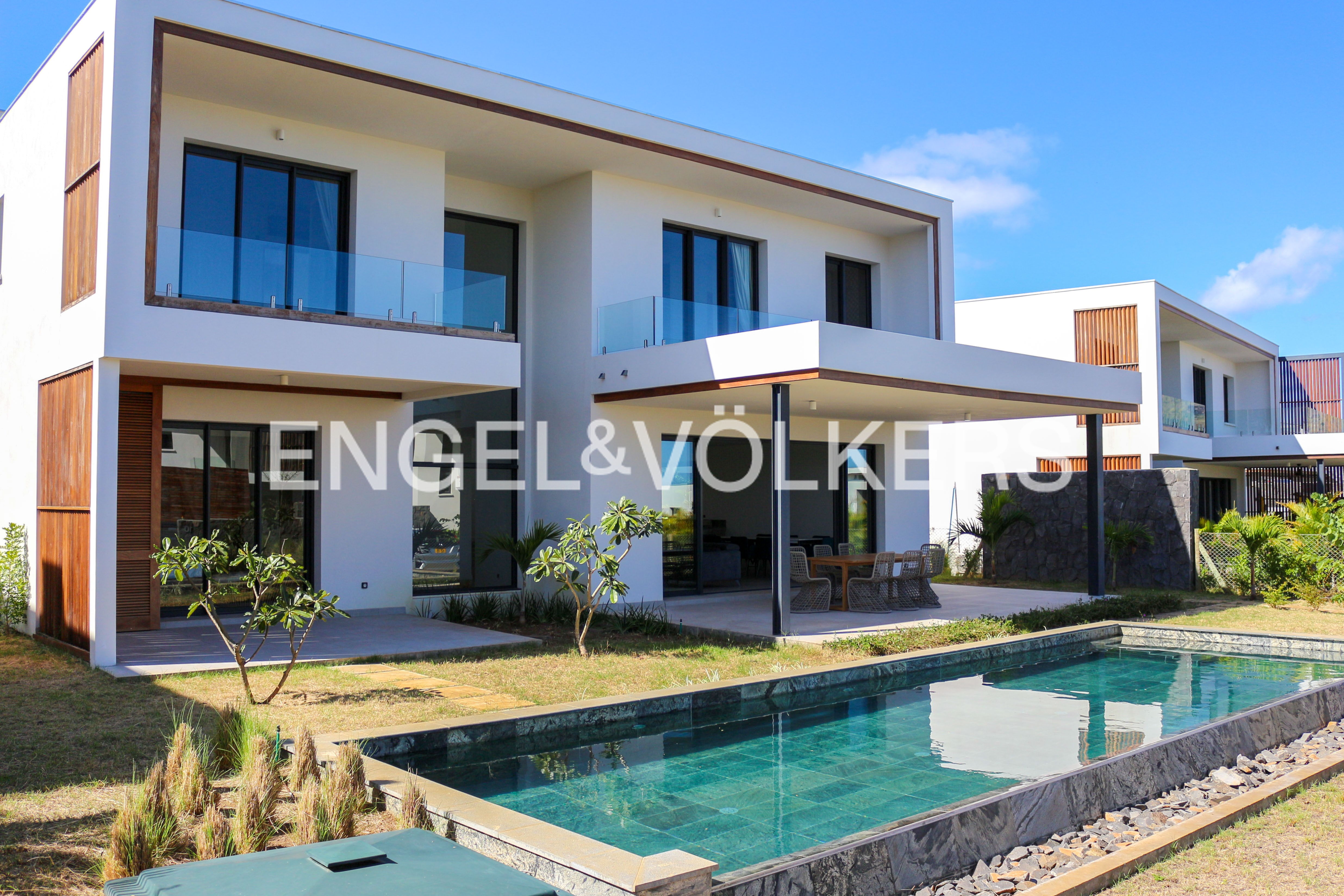 Luxury 4-Bedroom Villa in Tamarin – Private Garden & Pool