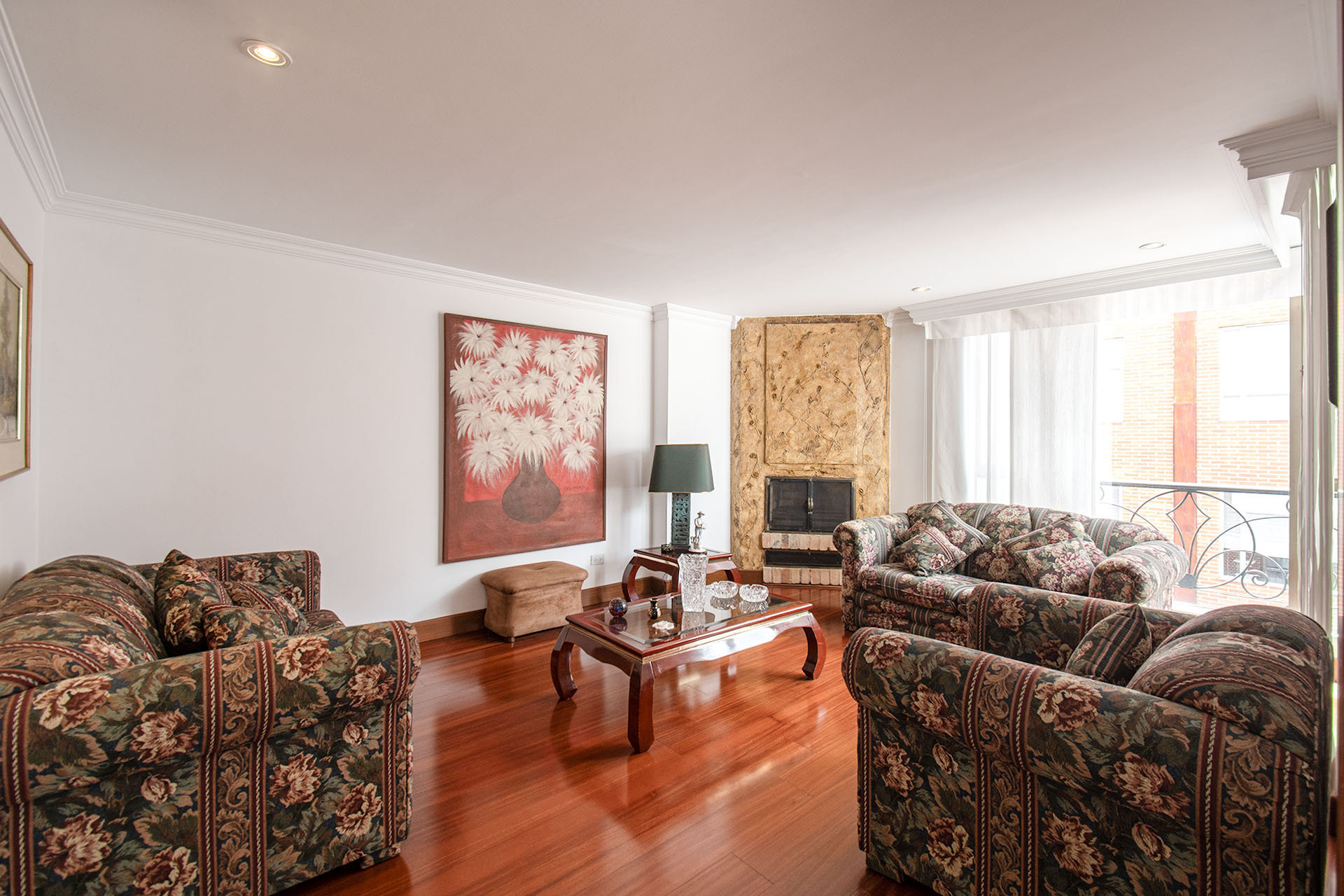 Penthouse con balcón para arriendo en Bella Suiza
